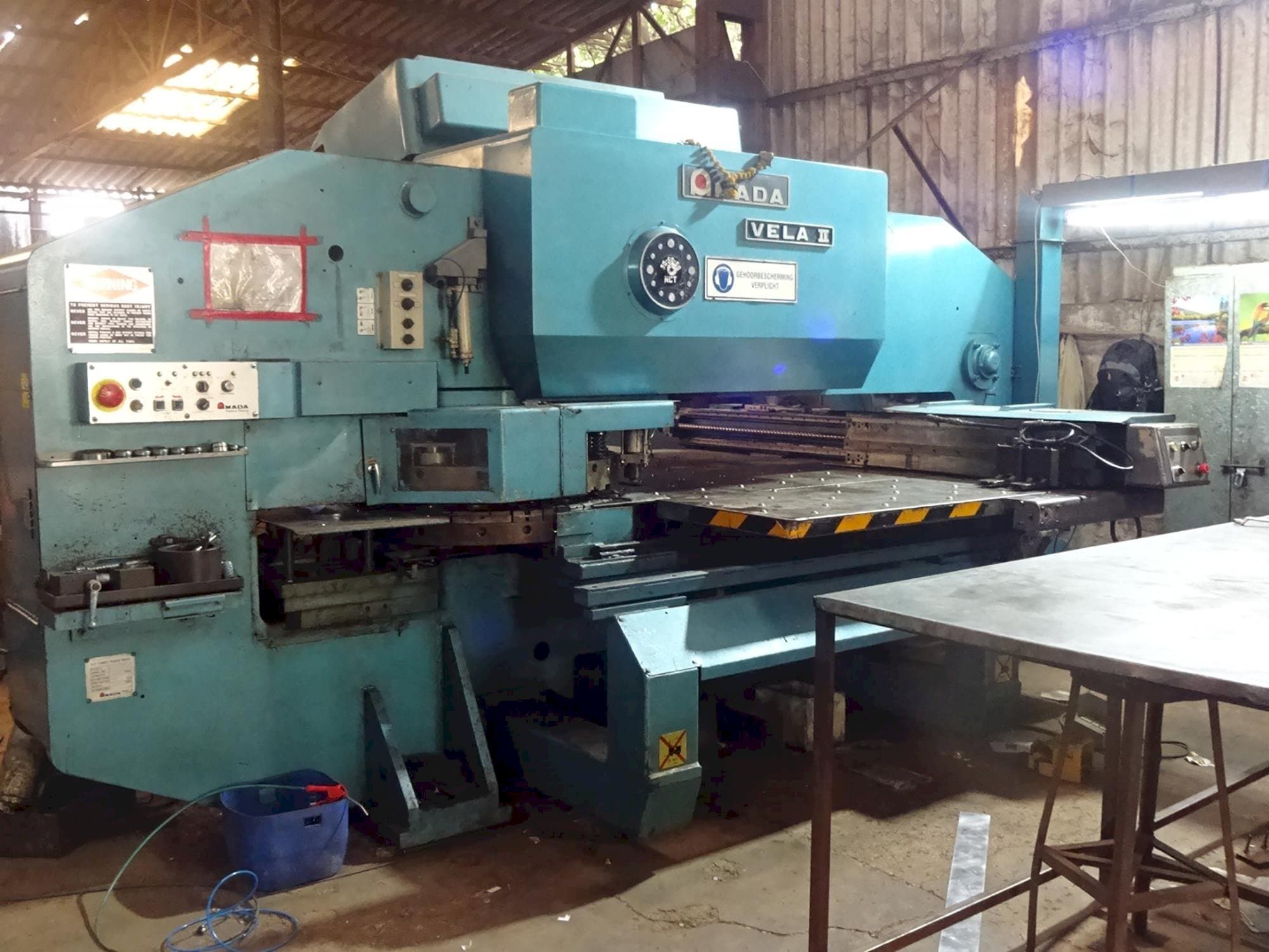 Masinavaade AMADA VELA II 355 vasakult