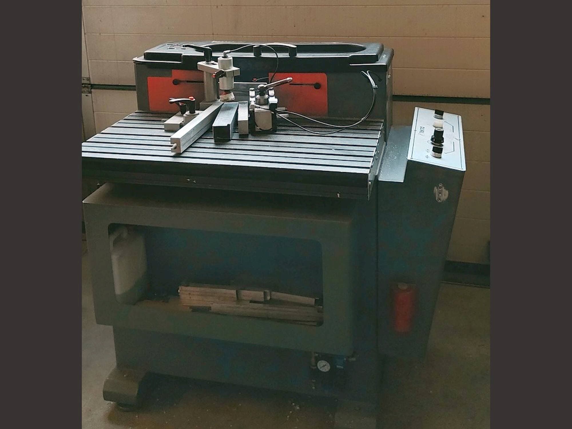 Masina Tekna TK661 vasaku külje vaade