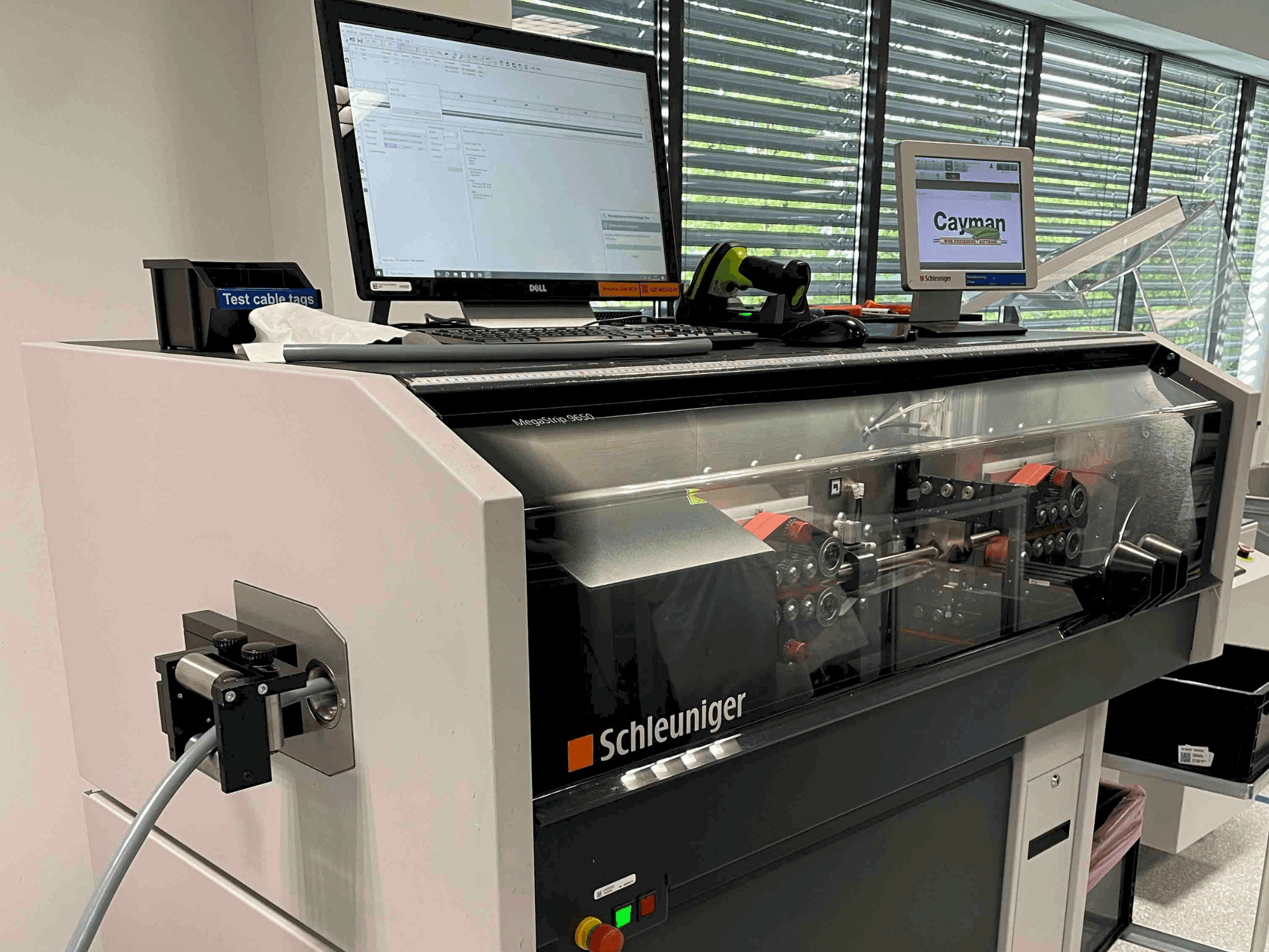 Masina Schleuniger MegaStrip 9650 eestvaade