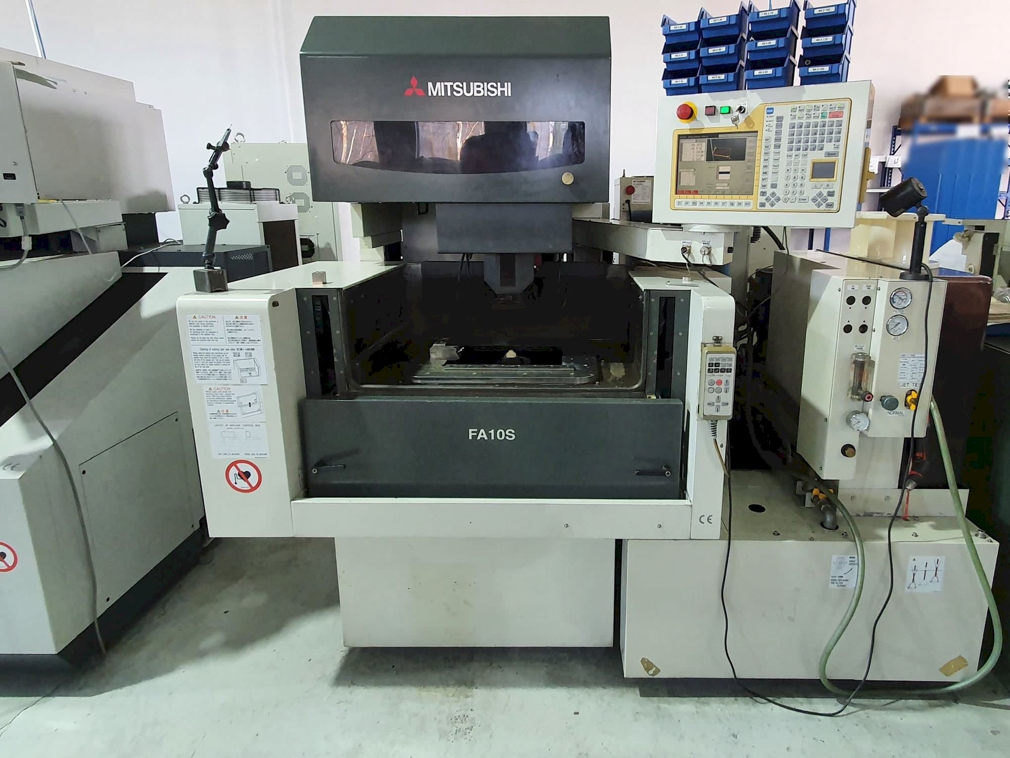 Masina Mitsubishi FA10SM eestvaade