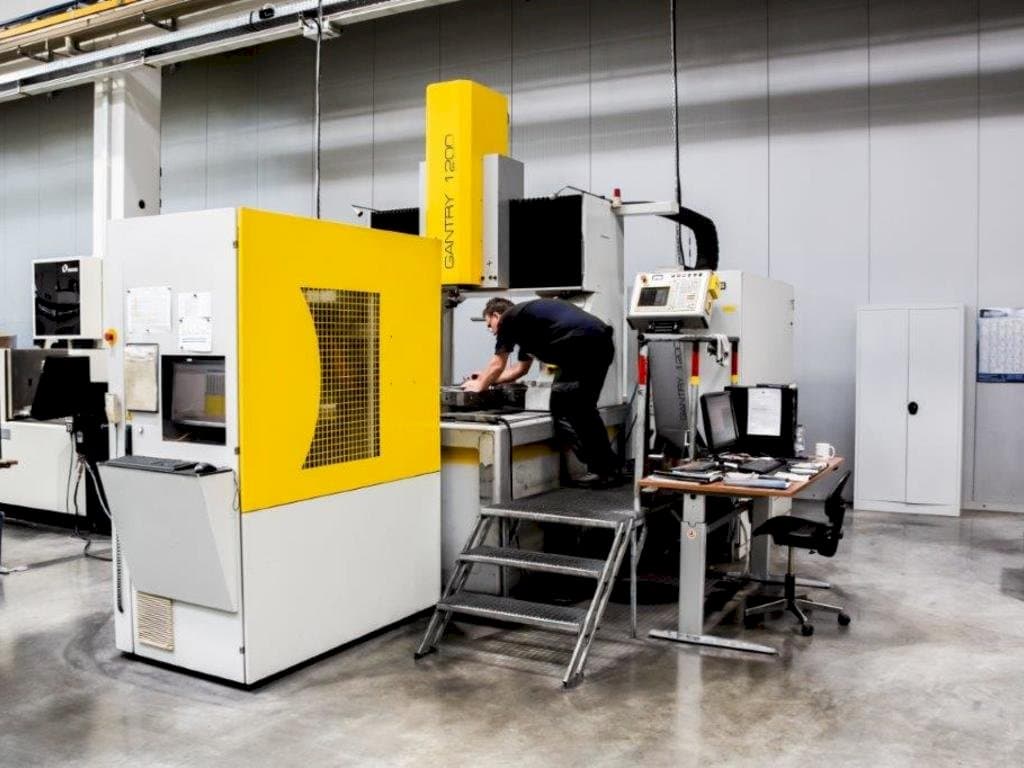 Masina OPS-INGERSOLL Gantry 1200 eestvaade