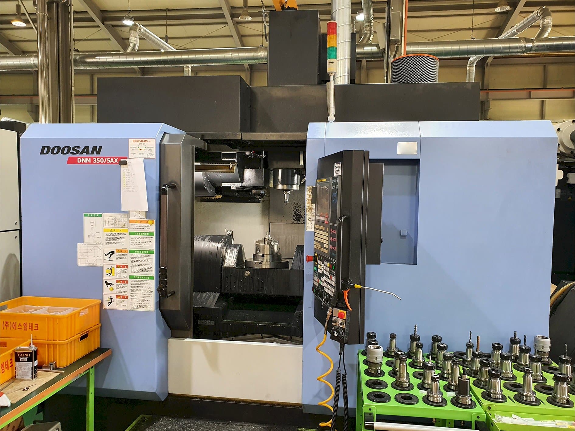 Masina Doosan DNM350/5AX eestvaade