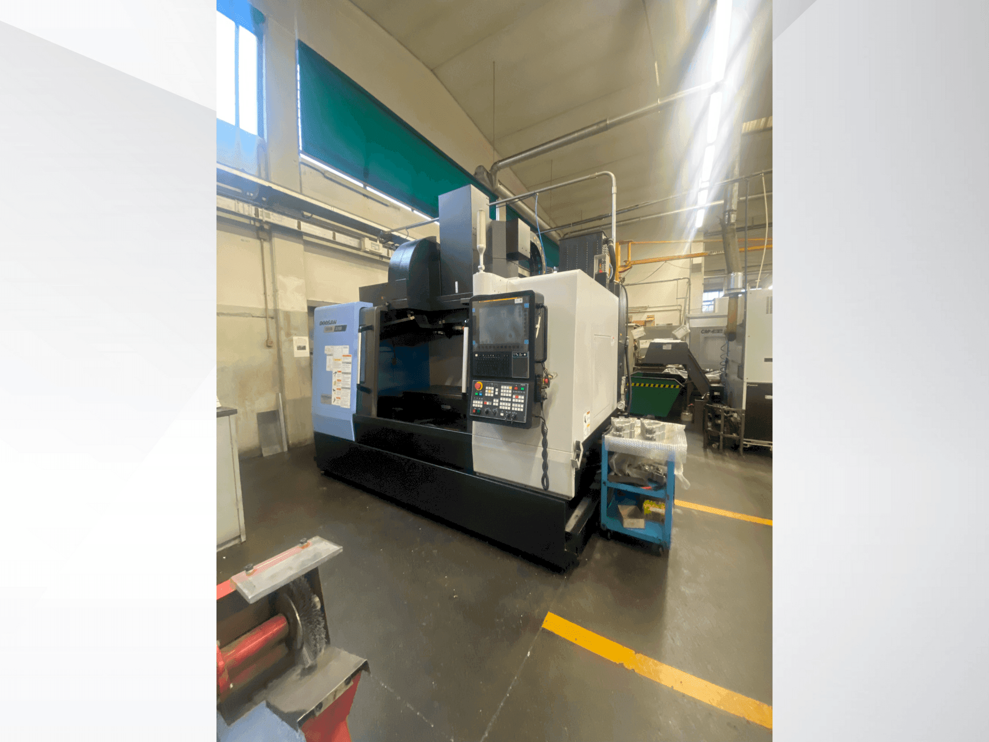 Masina DOOSAN DNM 5700   eestvaade