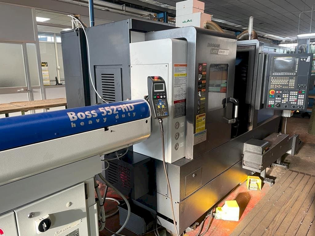 Masina Doosan LYNX 220LSY eestvaade