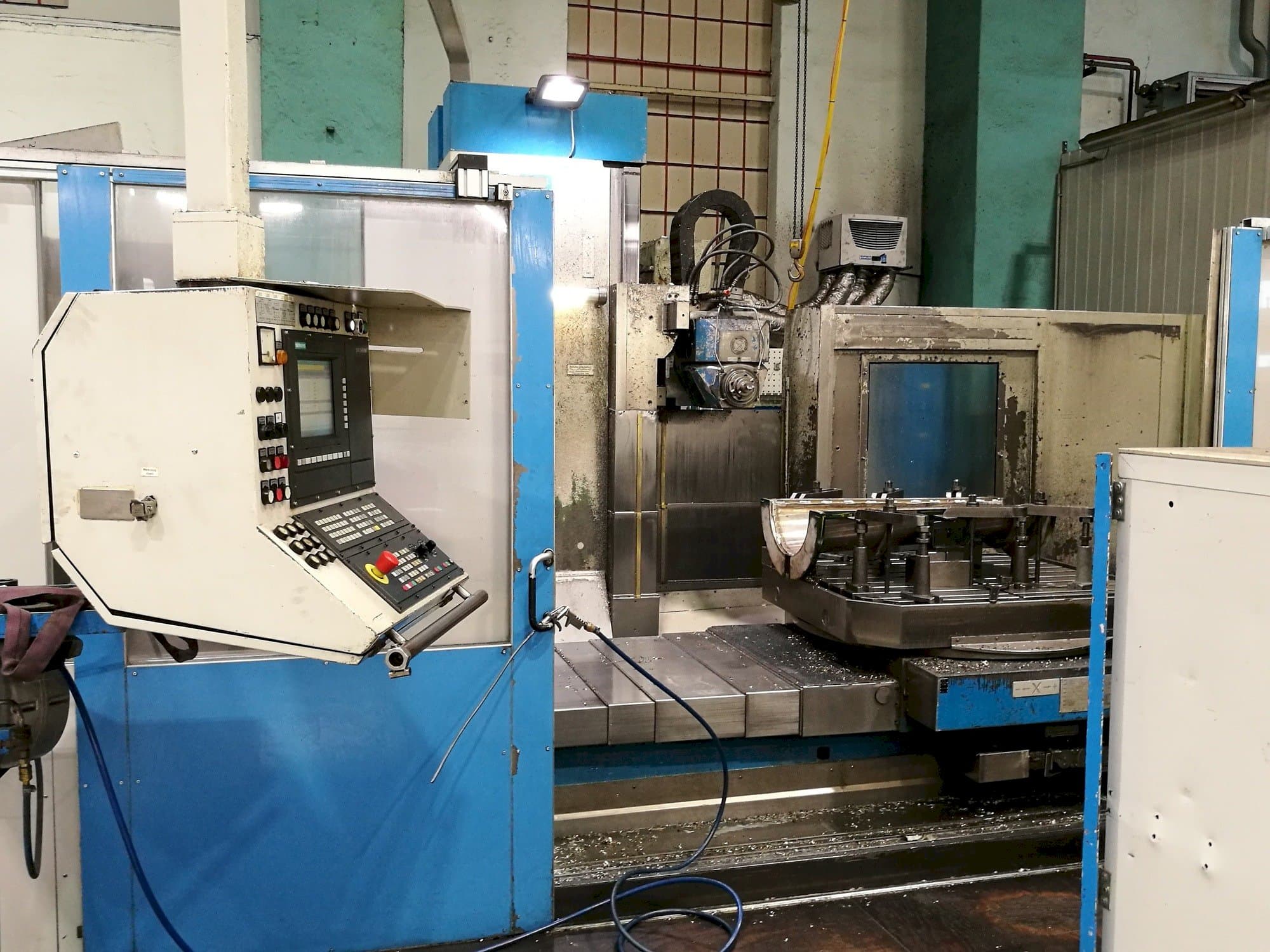 Masina Kekeisen UBF 2500 eestvaade