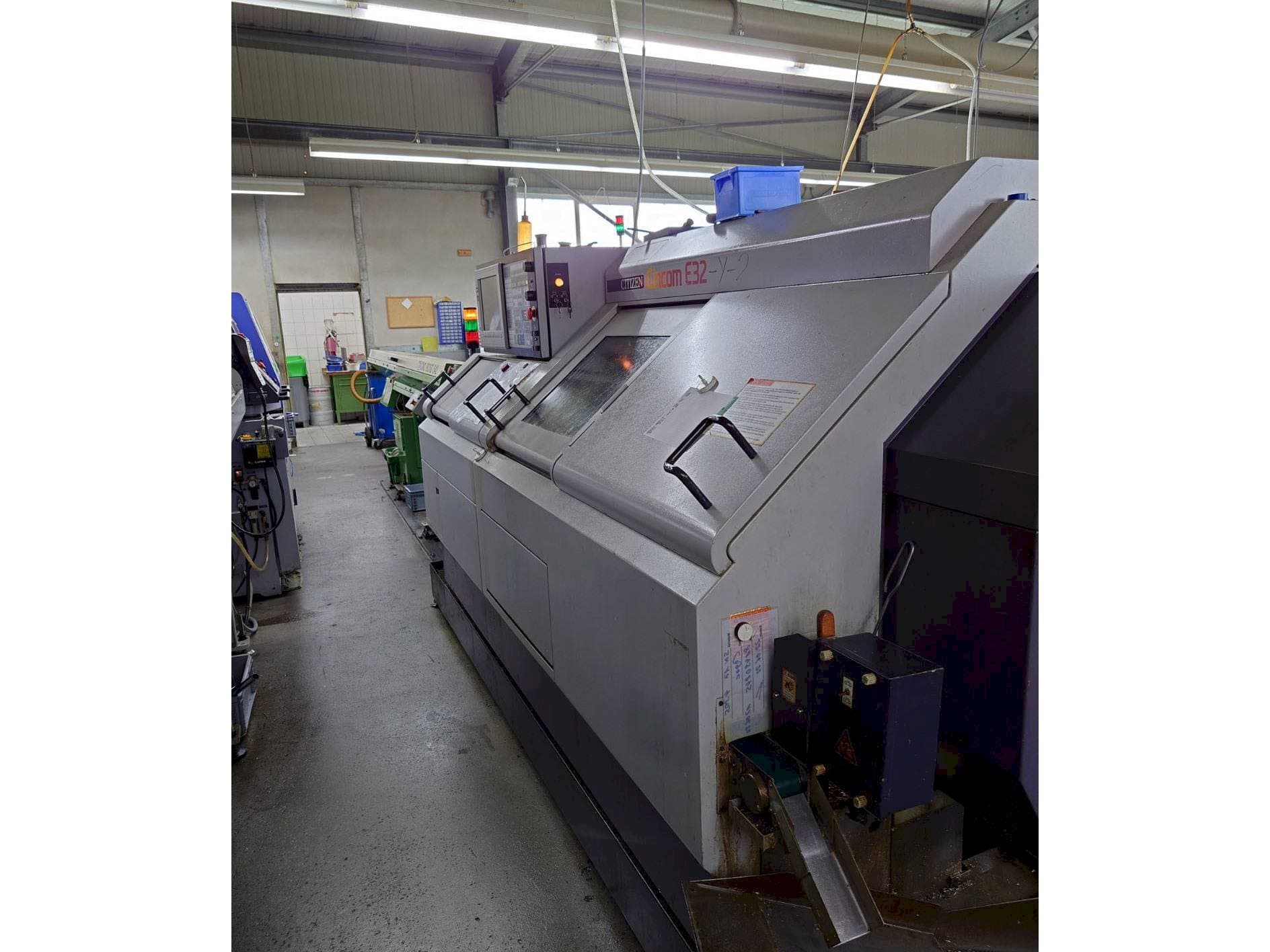 Masina Citizen E32-Y-2 parema külje vaade