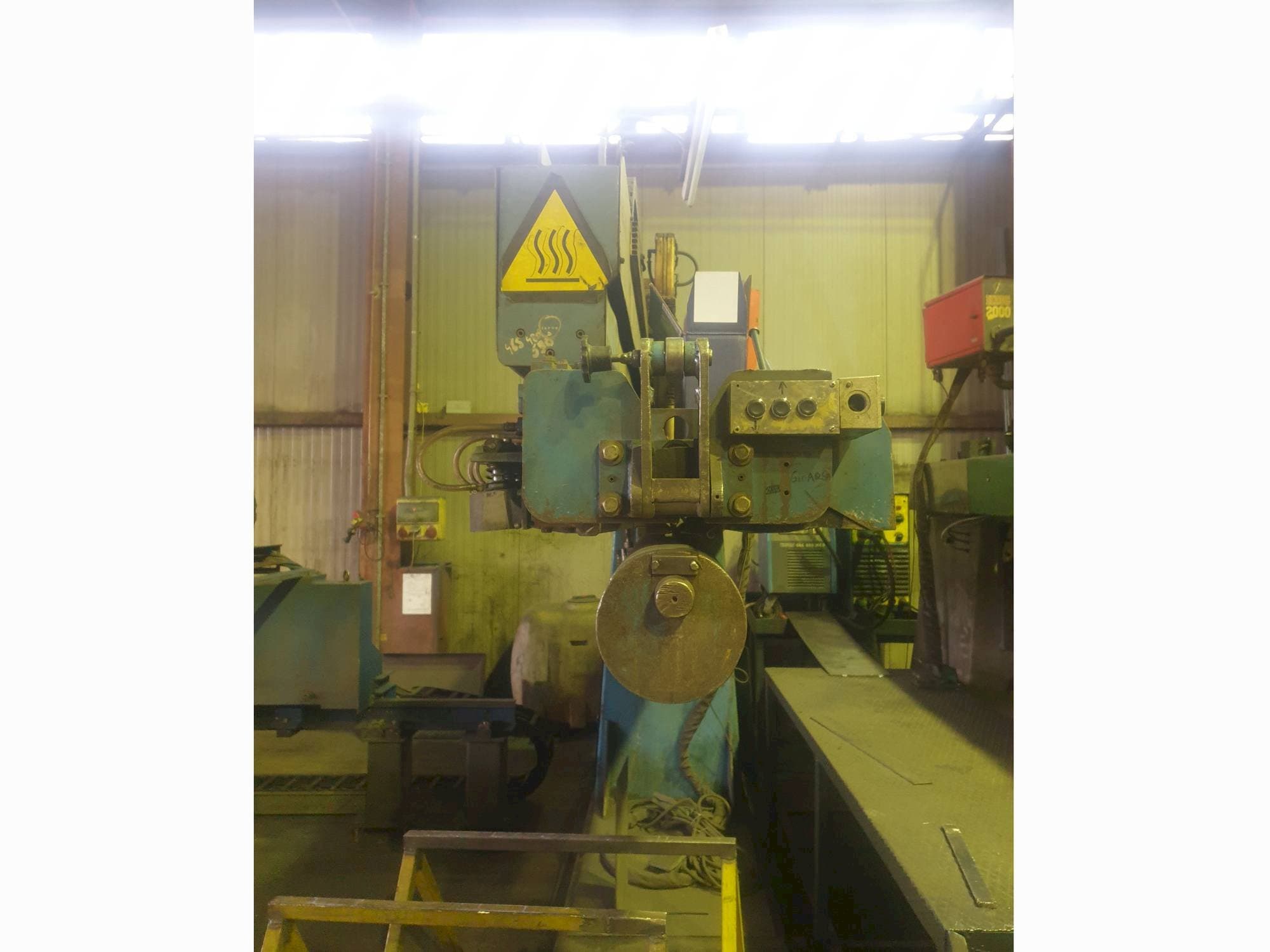 Masina CLOOS CAL 120/30 eestvaade