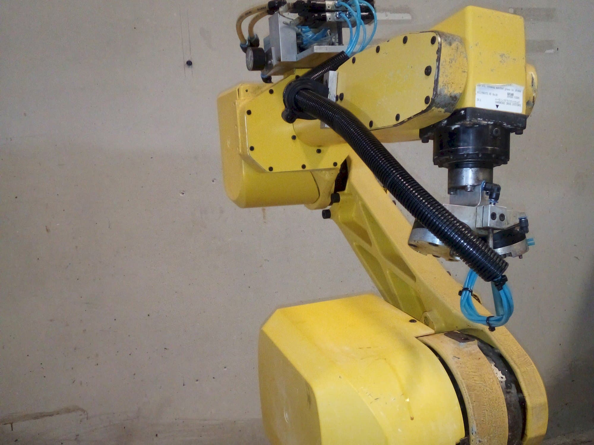 Masina FANUC M-6iB   eestvaade