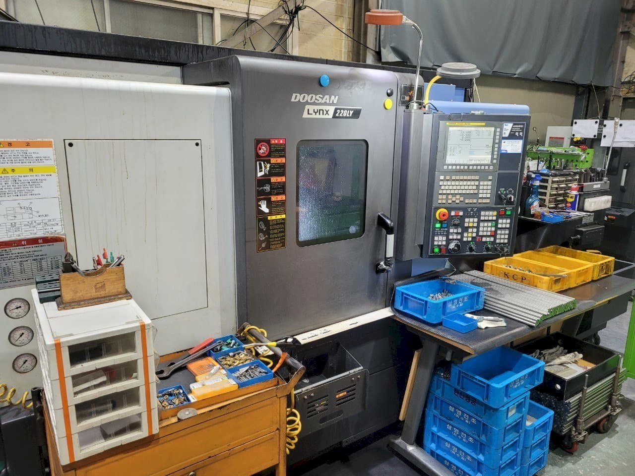 Masina Doosan LYNX220LYA eestvaade