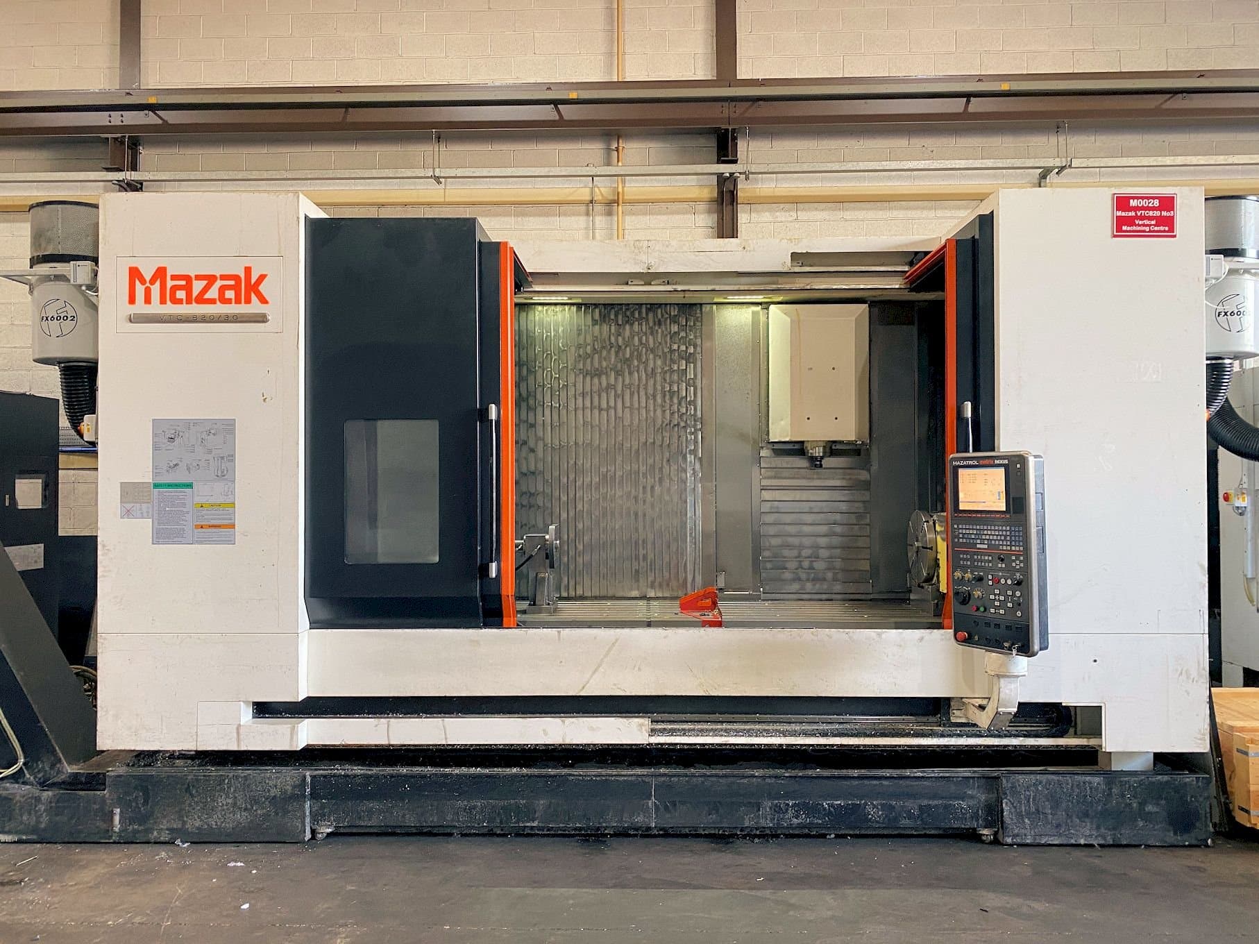 Masina Mazak VTC-820/30 eestvaade