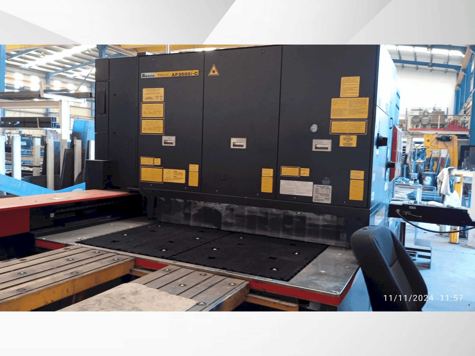 Masina AMADA LC 2415αV eestvaade