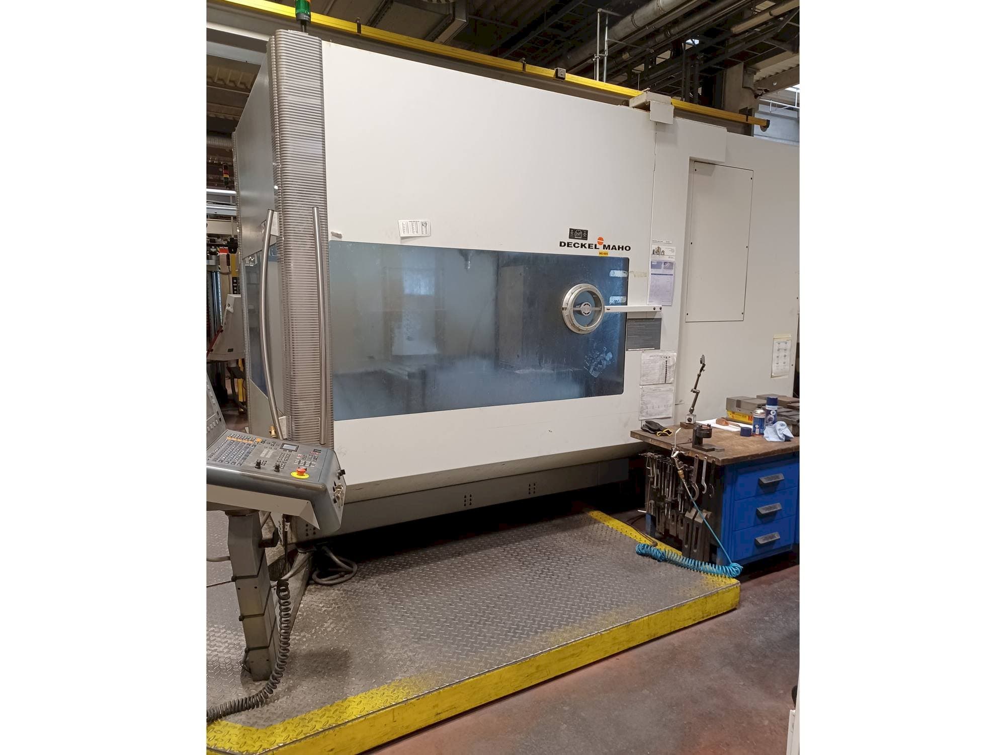 Masina DECKEL MAHO DMU 125 T hi-dyn eestvaade