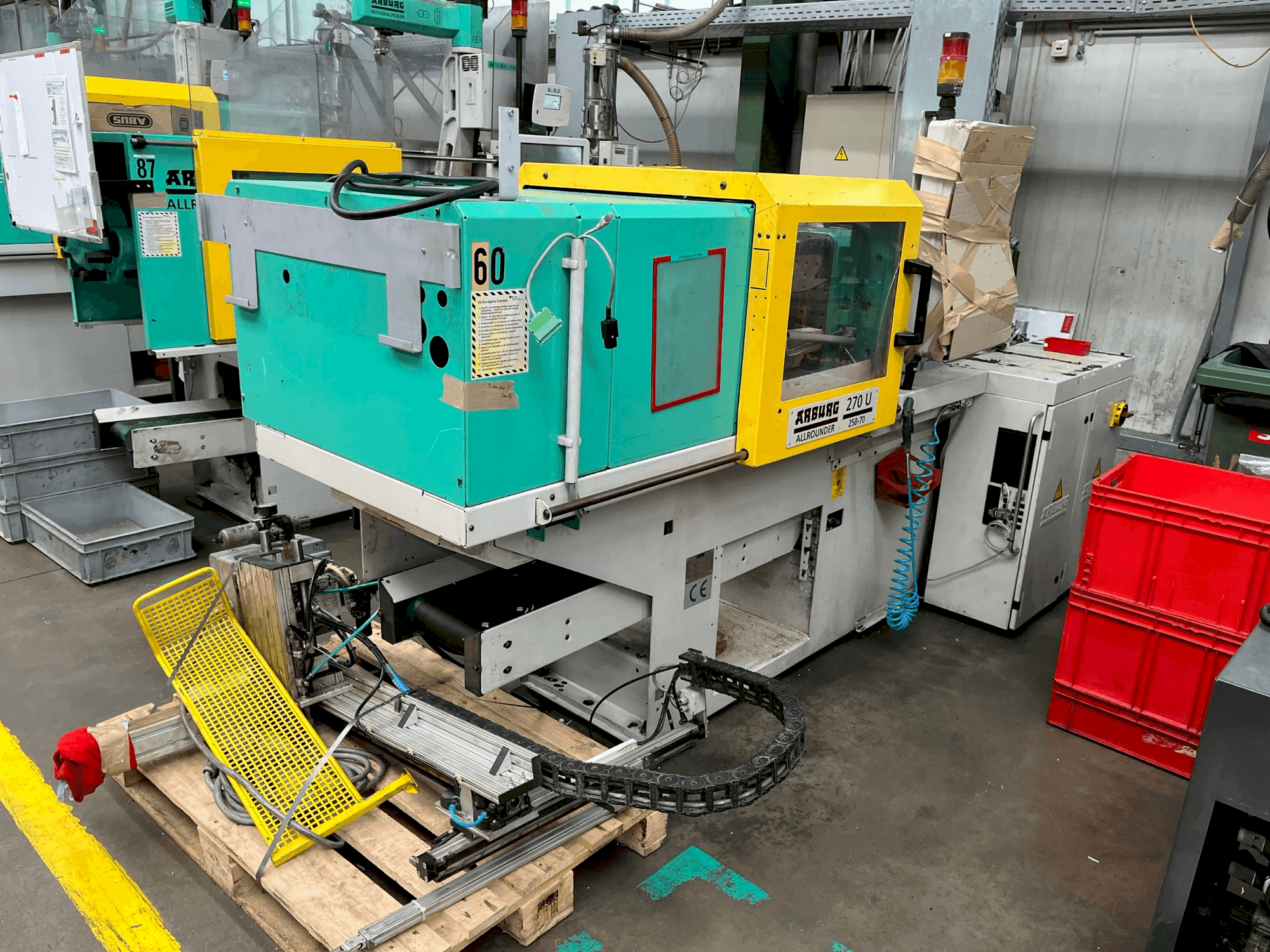 Masina Arburg Allrounder 270-25U eestvaade