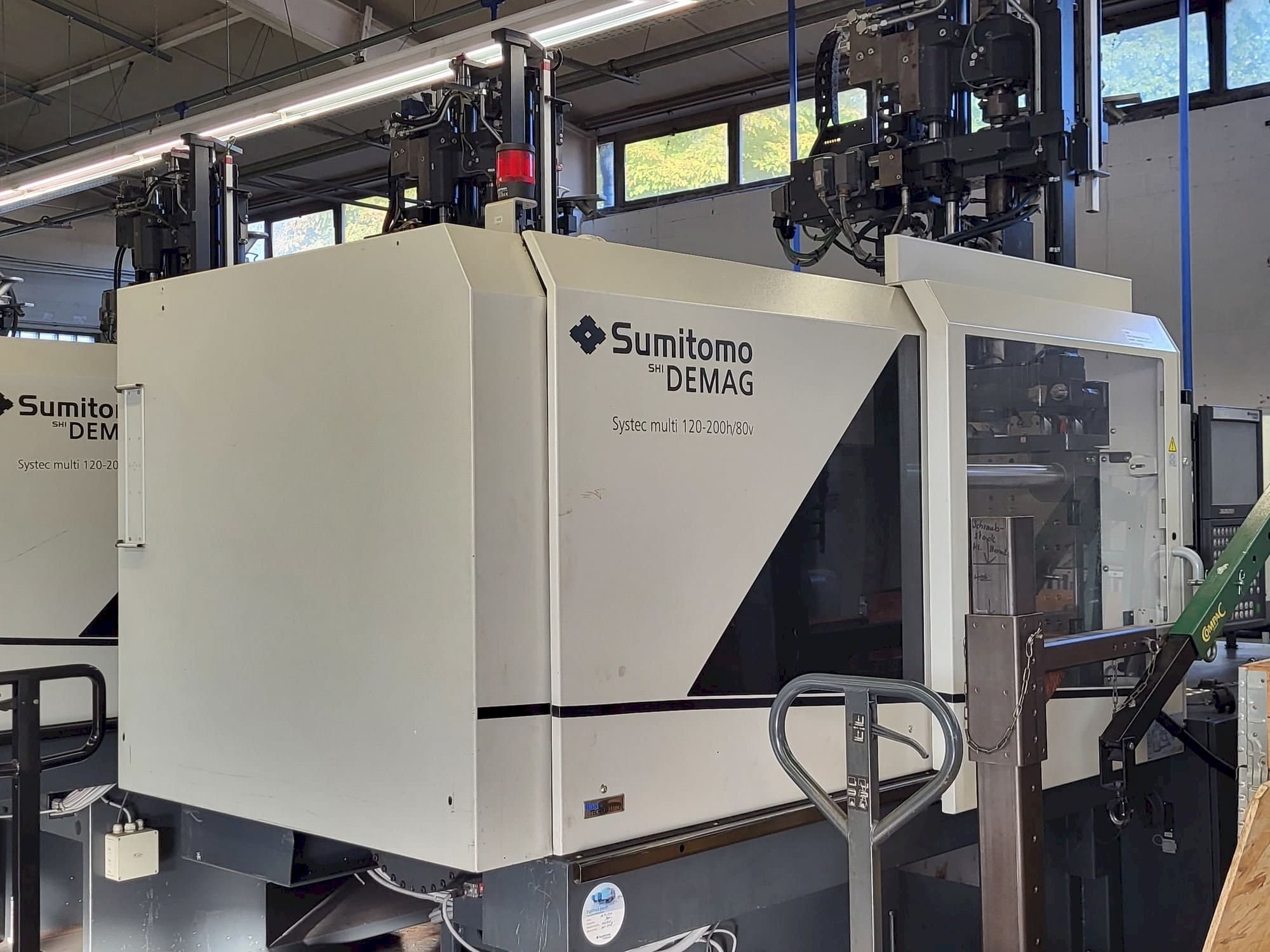 Masina Sumitomo SHI DEMAG Multi 120/470-200h/80V vasaku külje vaade