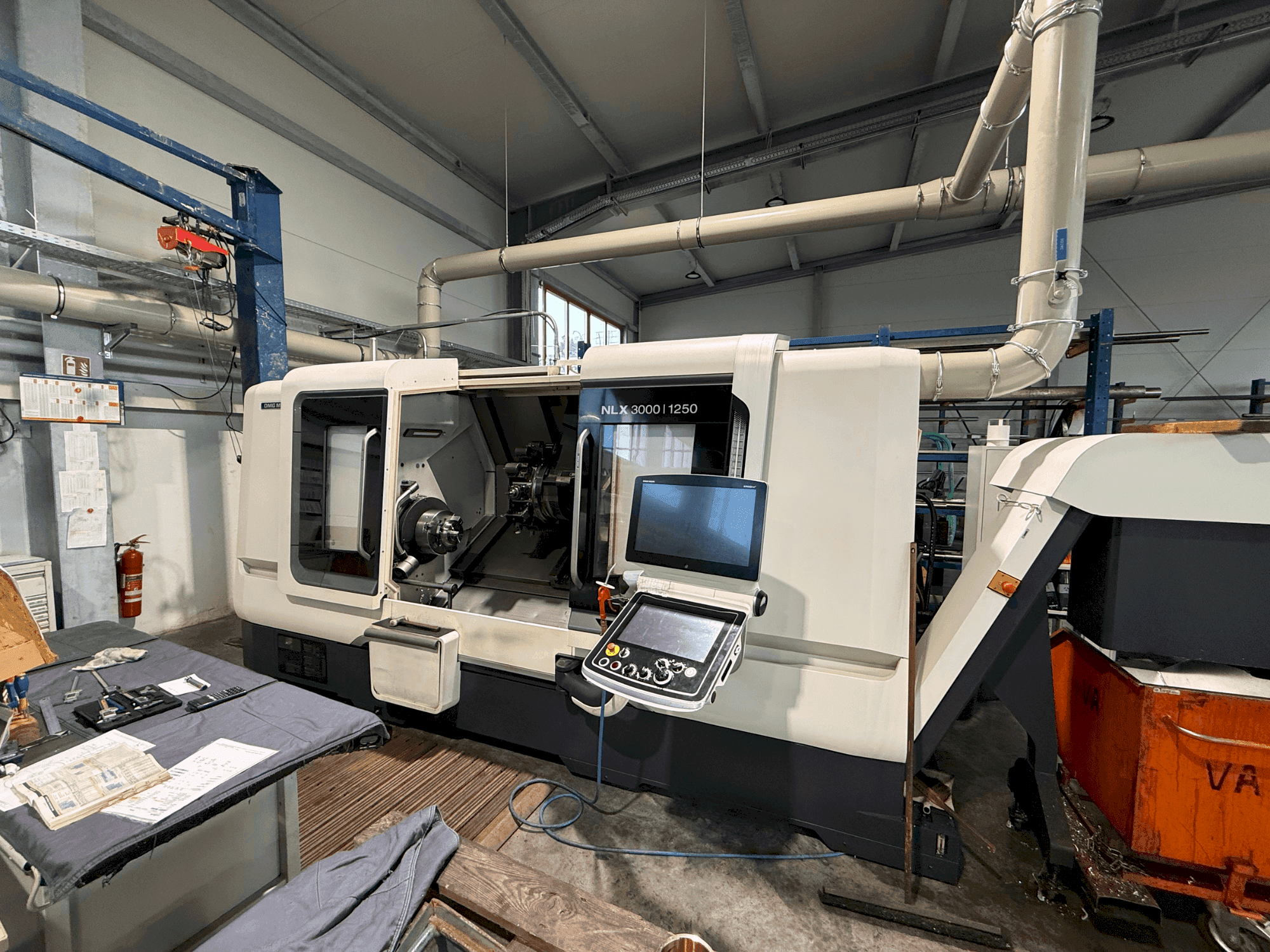 Masina DMG MORI NLX 3000 Y / 1250 eestvaade