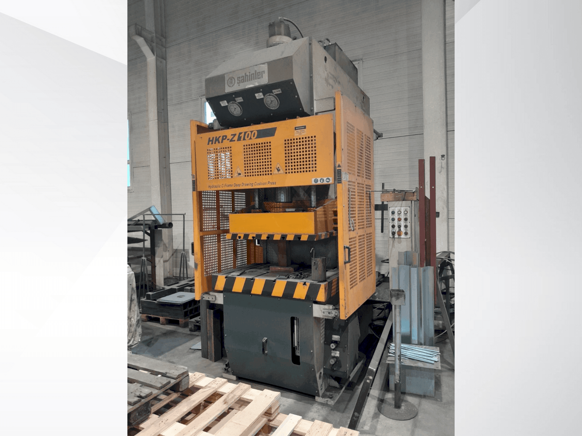 Masina Sahinler HKP-Z 100 eestvaade