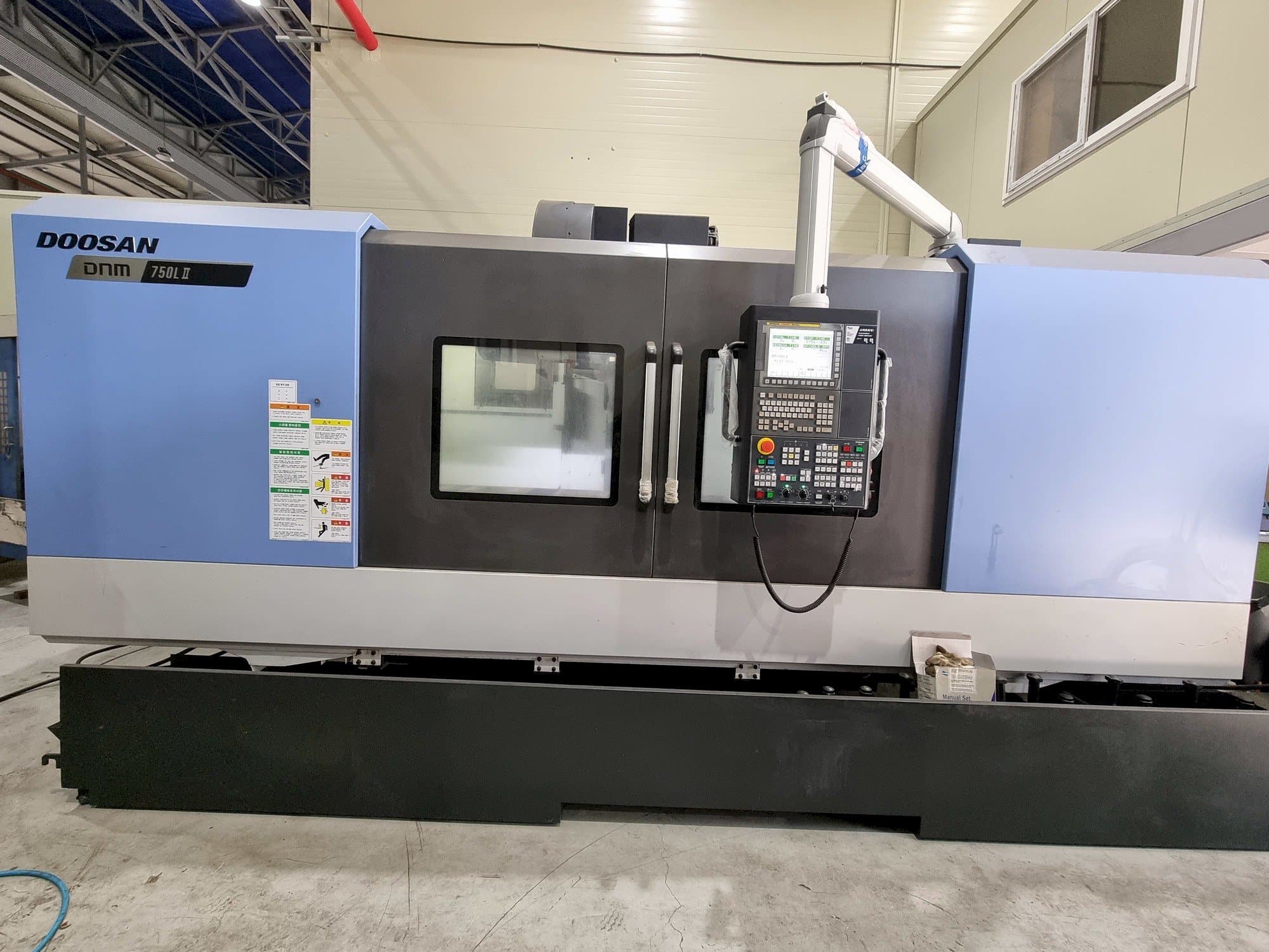 Masina Doosan DNM 750L II eestvaade