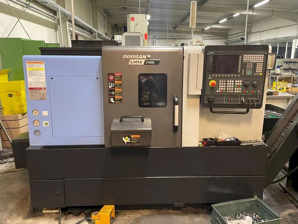 Masina Doosan Lynx 2100LB eestvaade
