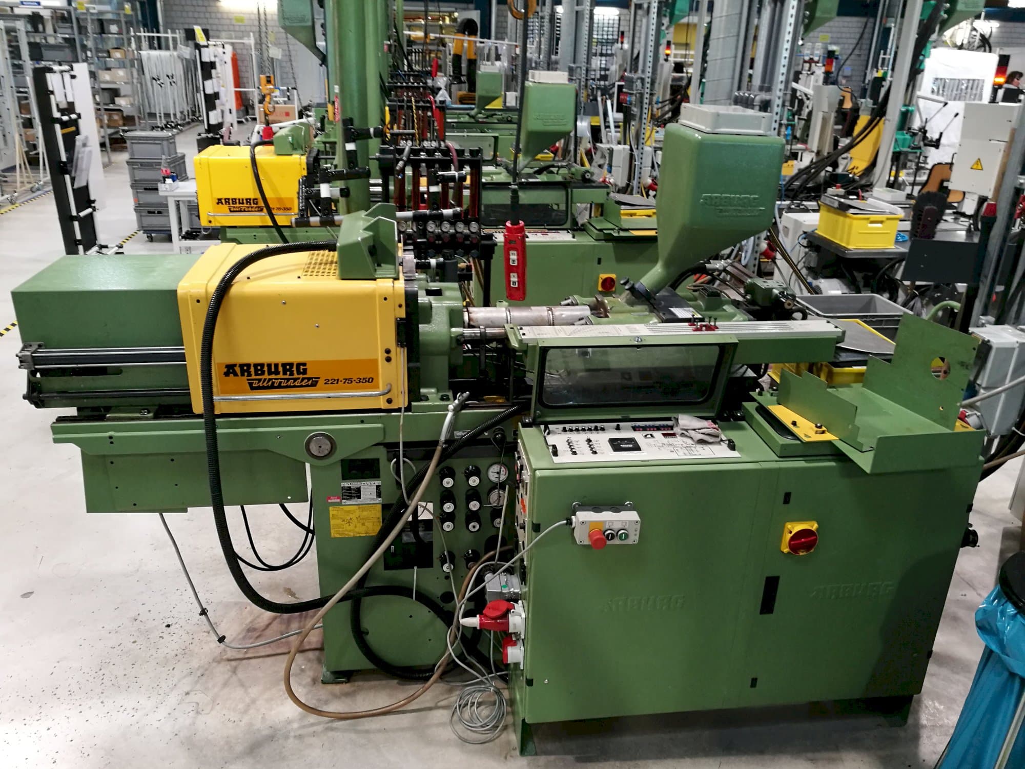 Masina Arburg Allrounder 221-75-350 parema külje vaade