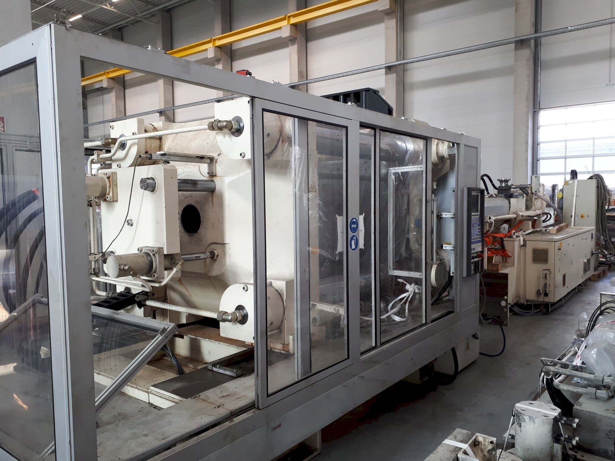 Masina Krauss Maffei 650-2700 C1 eestvaade