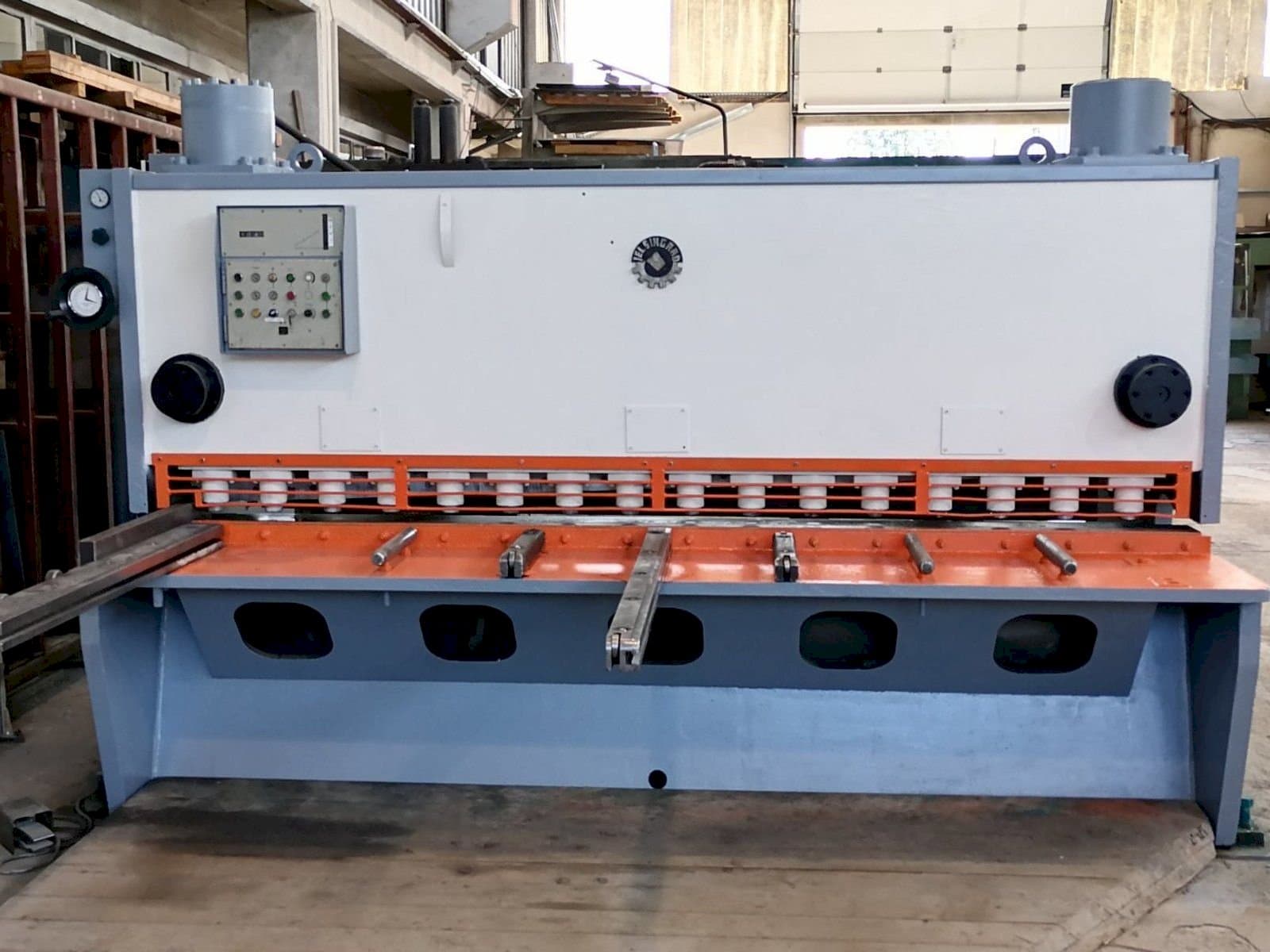 Masina Jelšingrad MVCS 3100/13 eestvaade