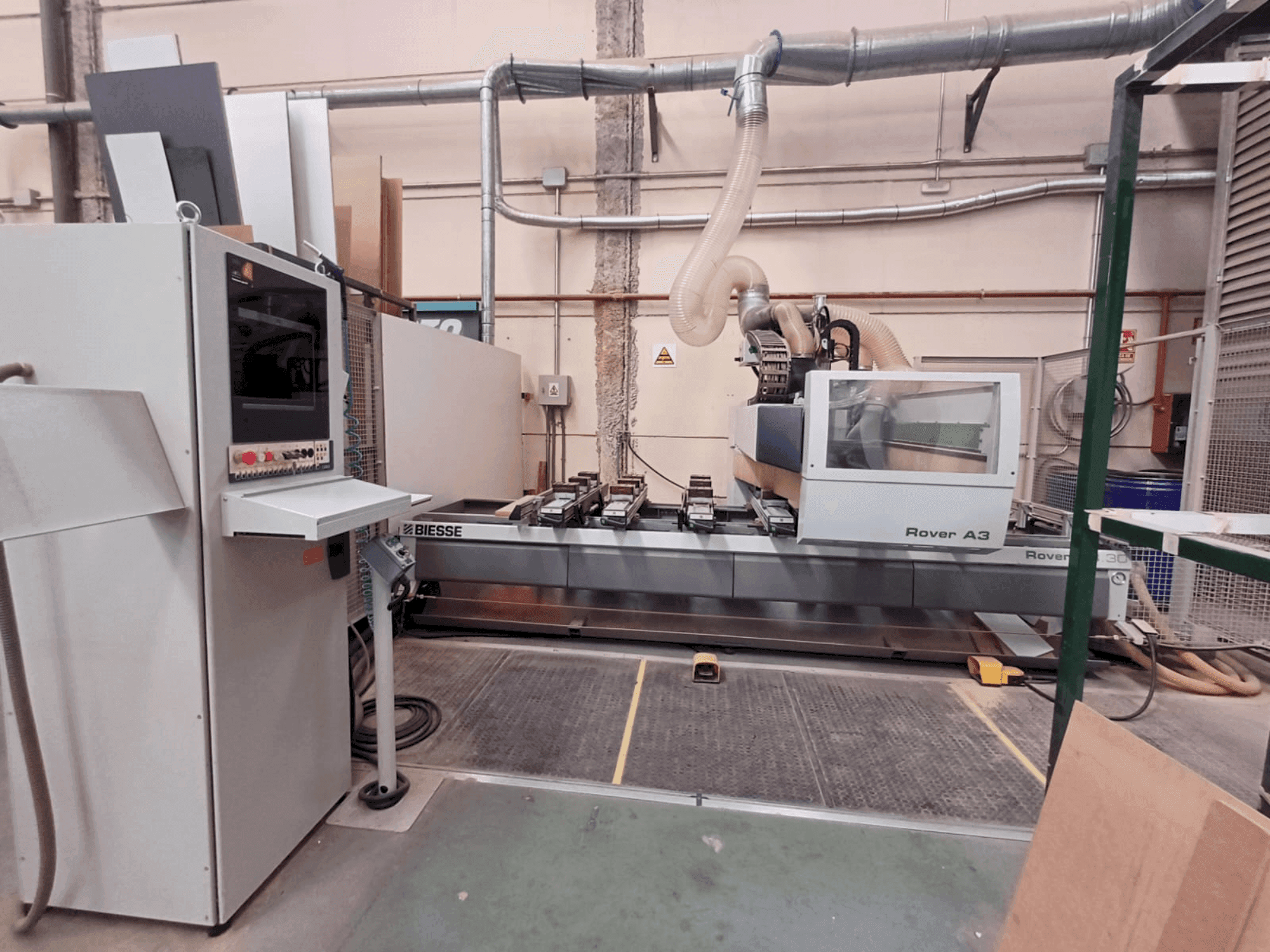 Masina BIESSE OVER A 330 K3 S eestvaade