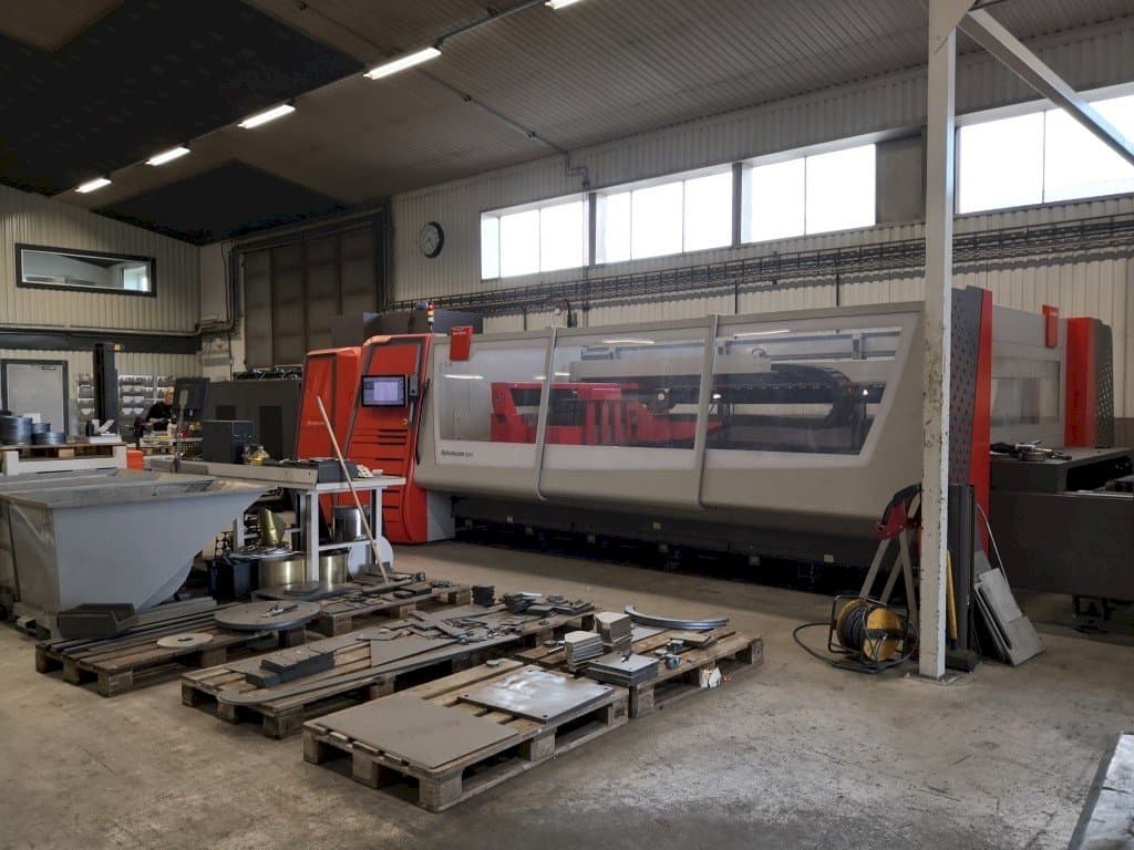 Masina Bystronic ByAutonom 3015 parema külje vaade