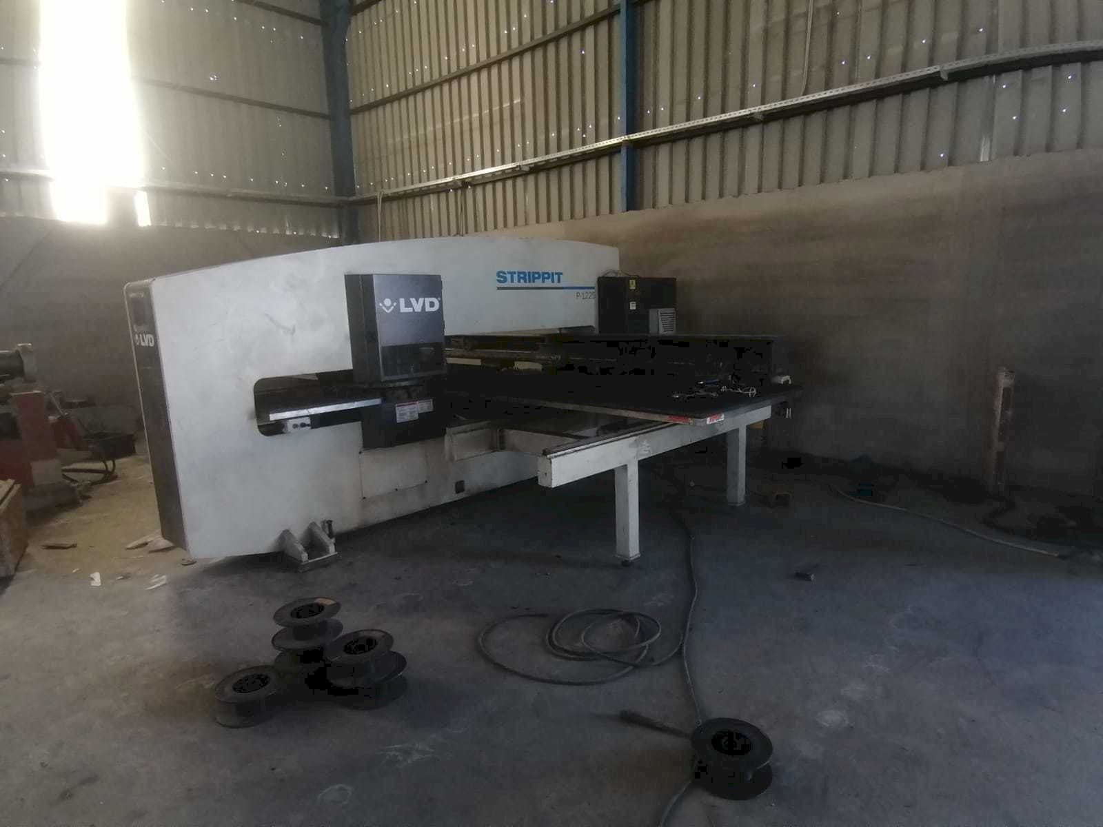 Masina LVD P-1225 eestvaade