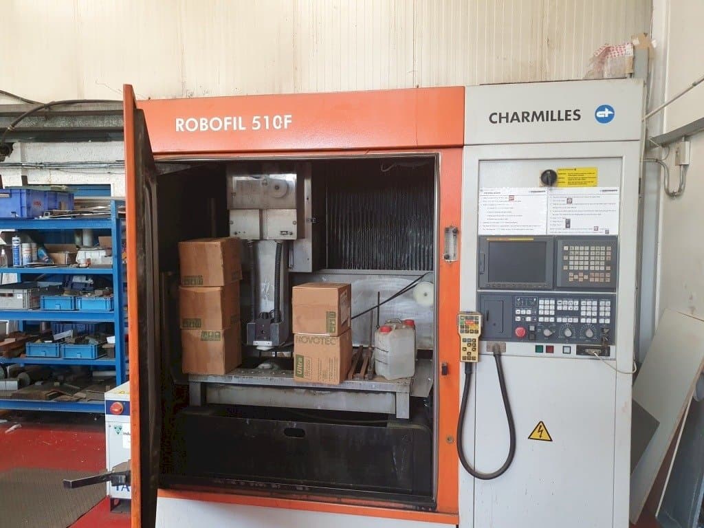 Masina CHARMILLES Robofil 510F eestvaade