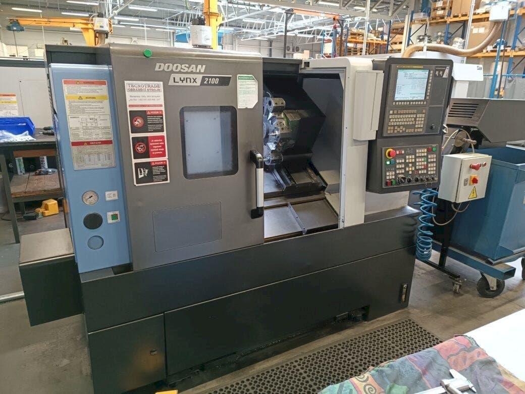 Masina DOOSAN Lynx 2100A eestvaade
