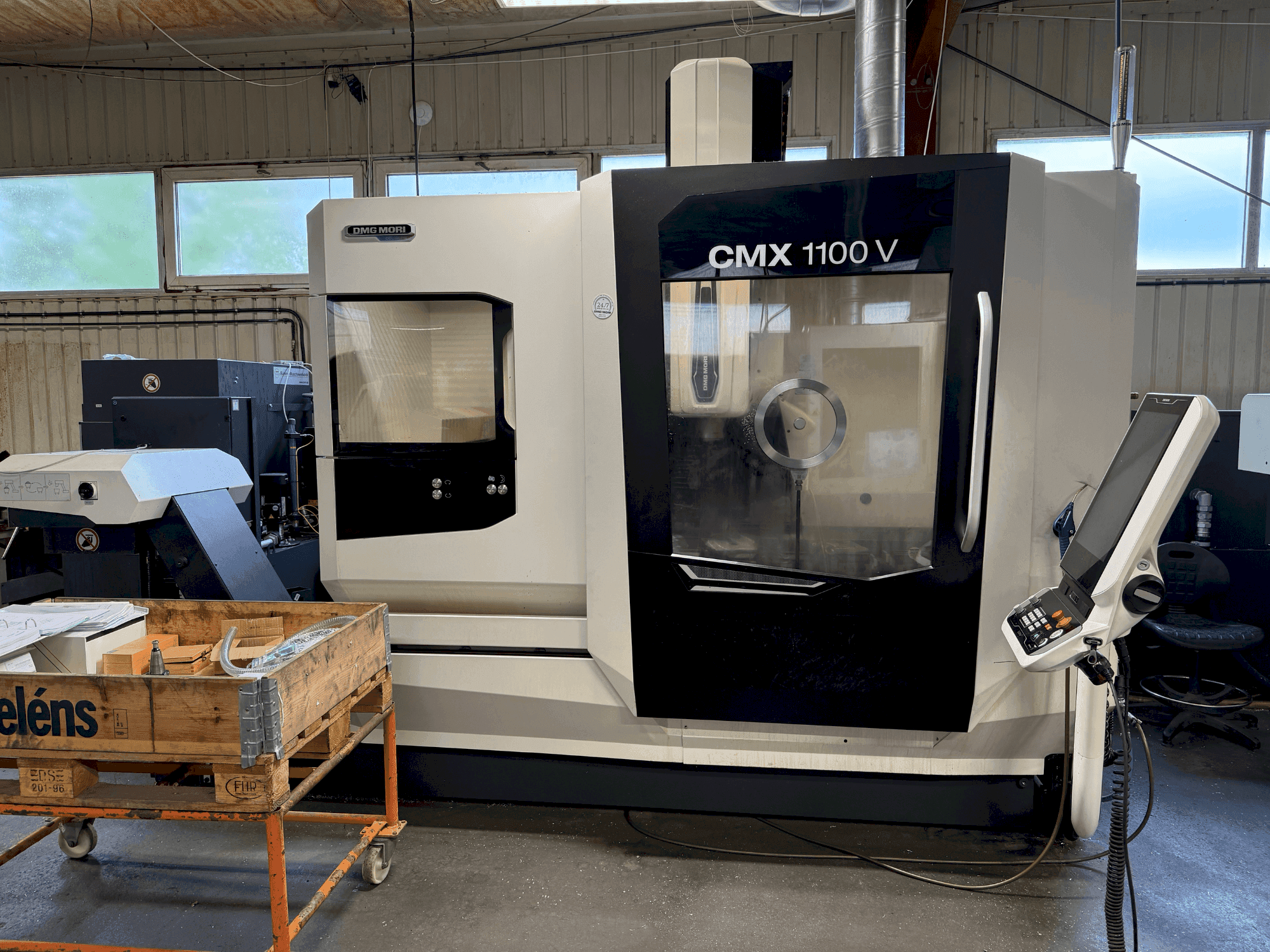 Masina DMG MORI CMX 1100 V (2022) eestvaade