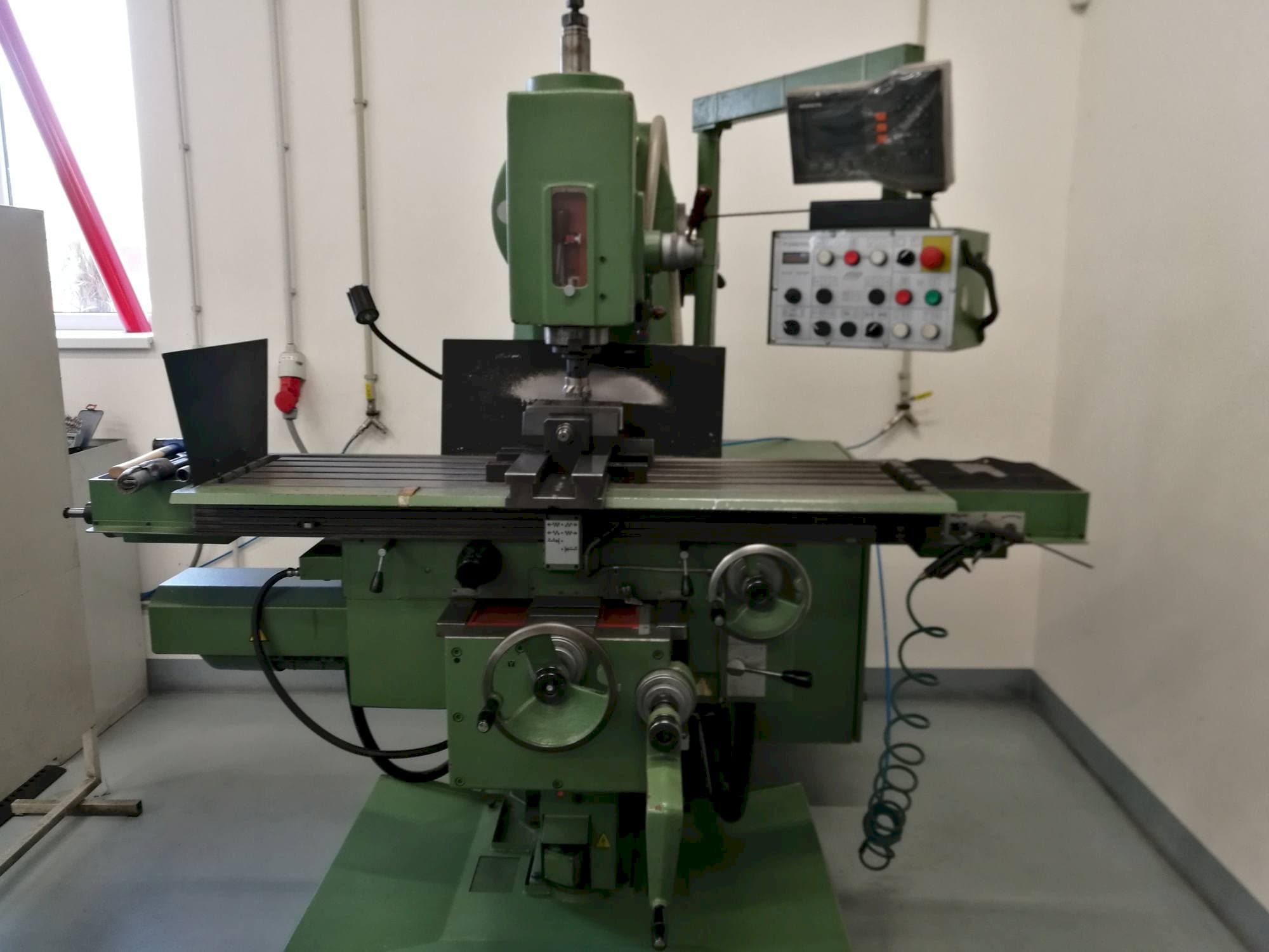 Masina TOS FGV 32 eestvaade