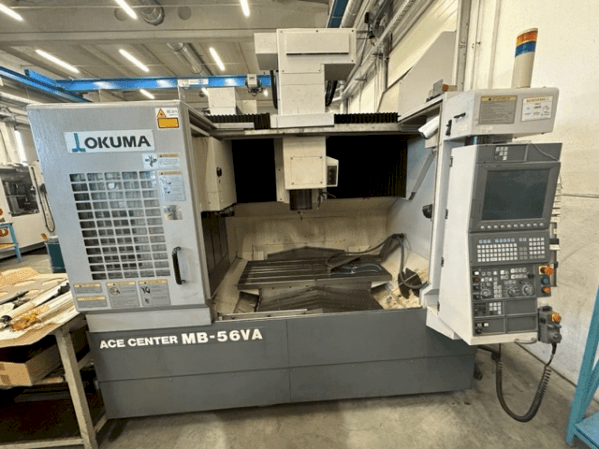 Masina Okuma MB-56 VA eestvaade