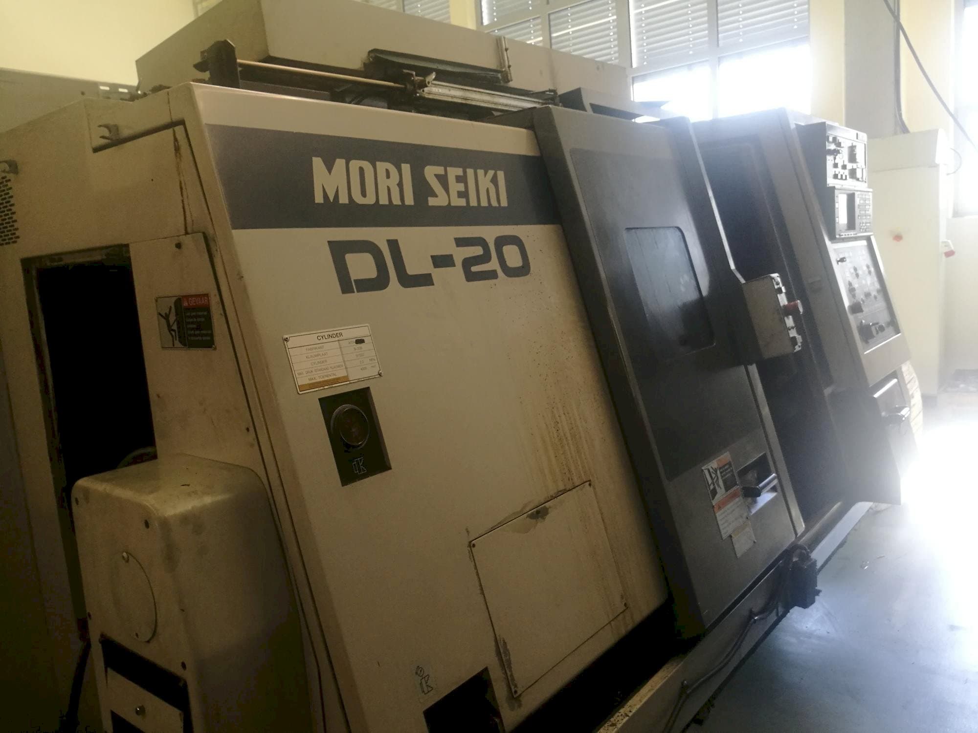 Masina MORI SEIKI DL 20 MC vasaku külje vaade