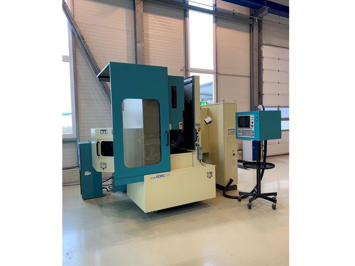 Masina Makino EDNC43 eestvaade