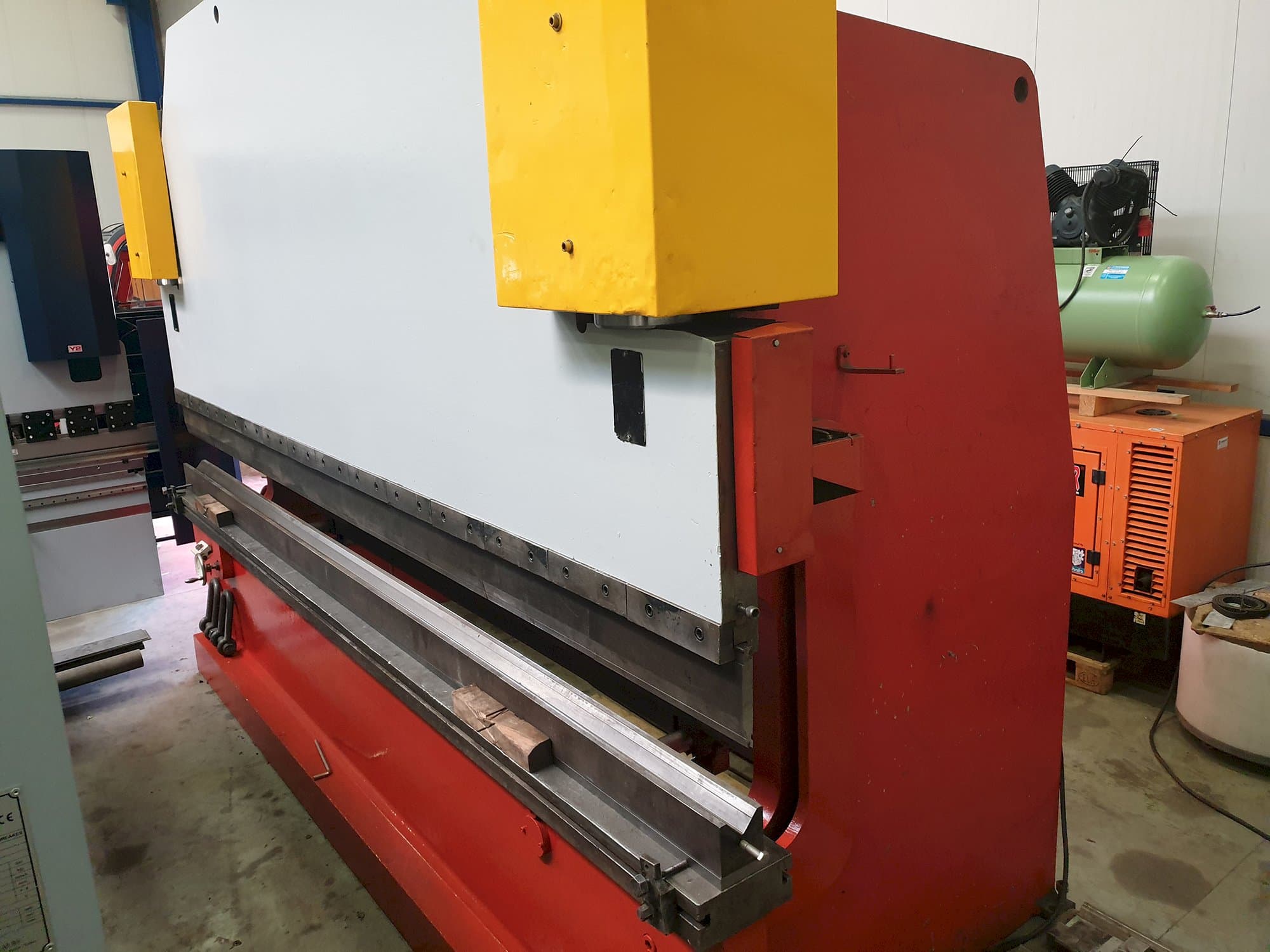 Masinavaade Darley EHP 200 43/37   paremalt