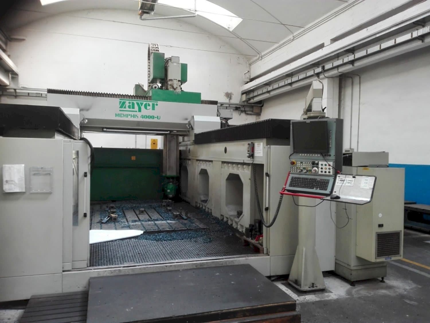 Masina Zayer Memphis 4000   eestvaade