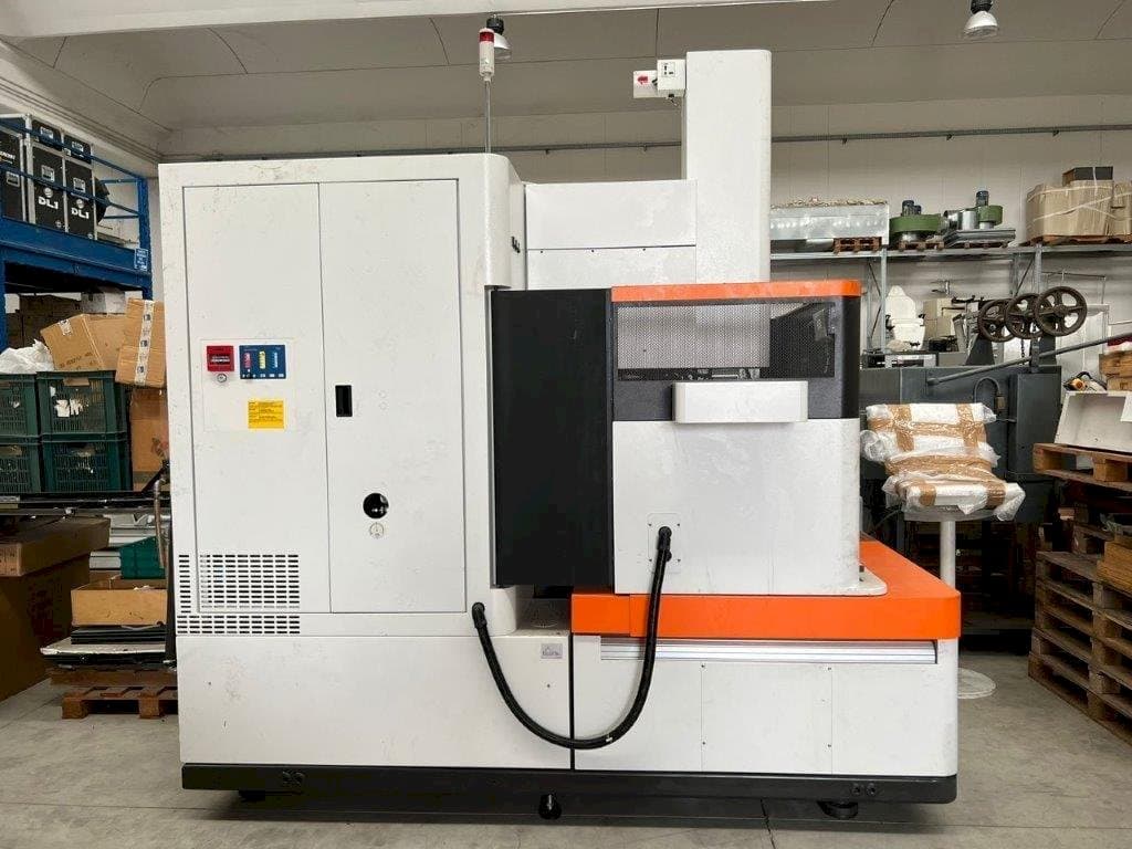 Masina AgieCharmilles FORM 30 eestvaade