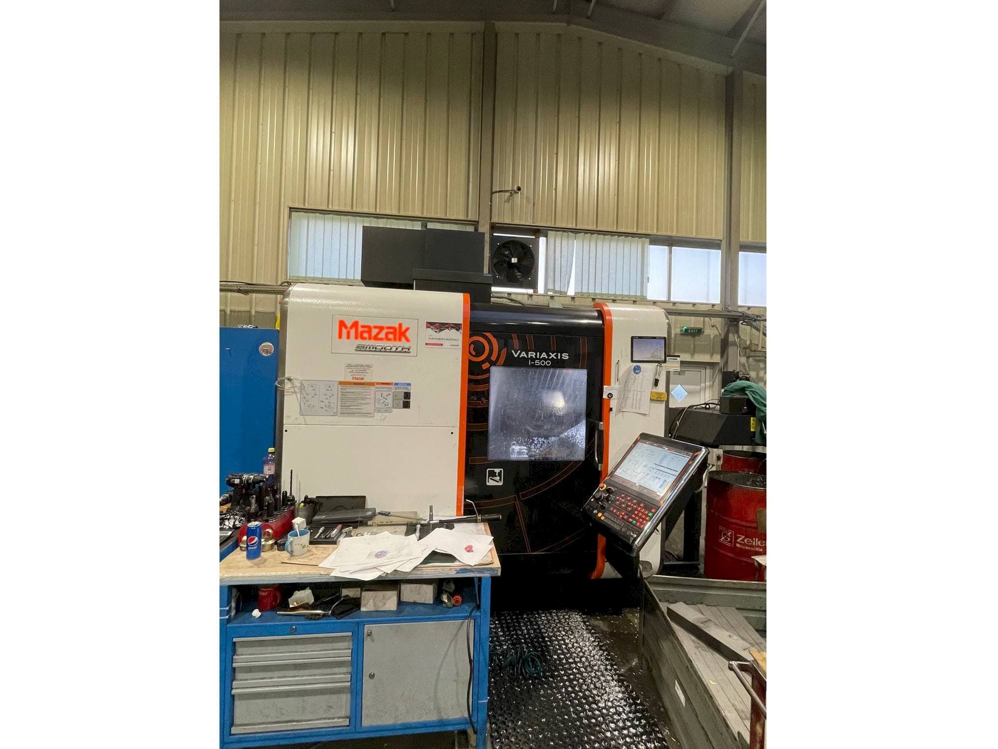 Masina Mazak Variaxis i-500 eestvaade