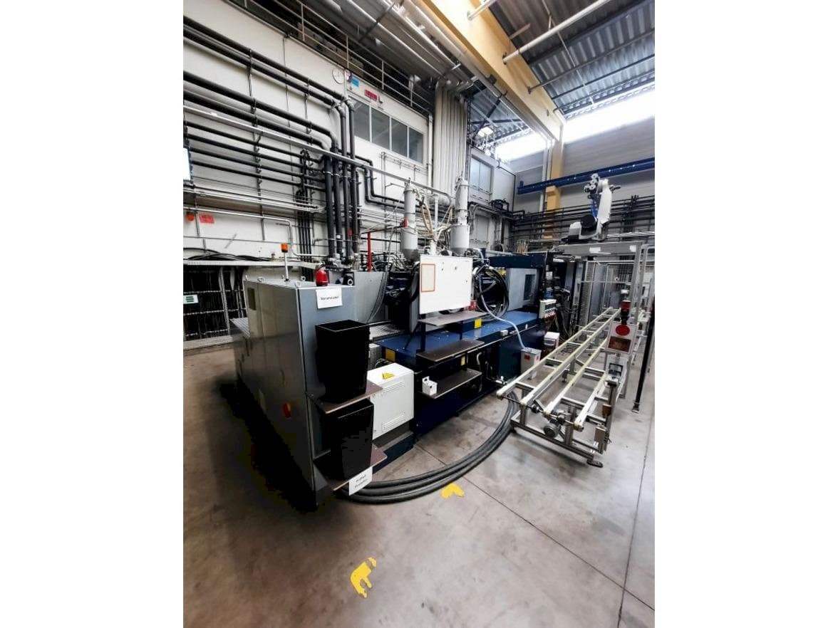 Masina Battenfeld HM13000/9200/7700 eestvaade