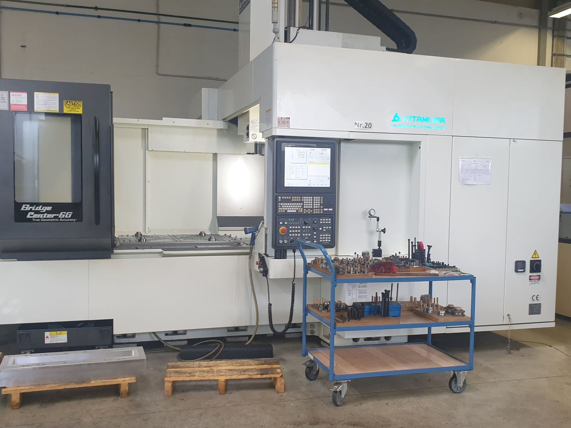 Masina Kitamura Bridge Center 6G eestvaade