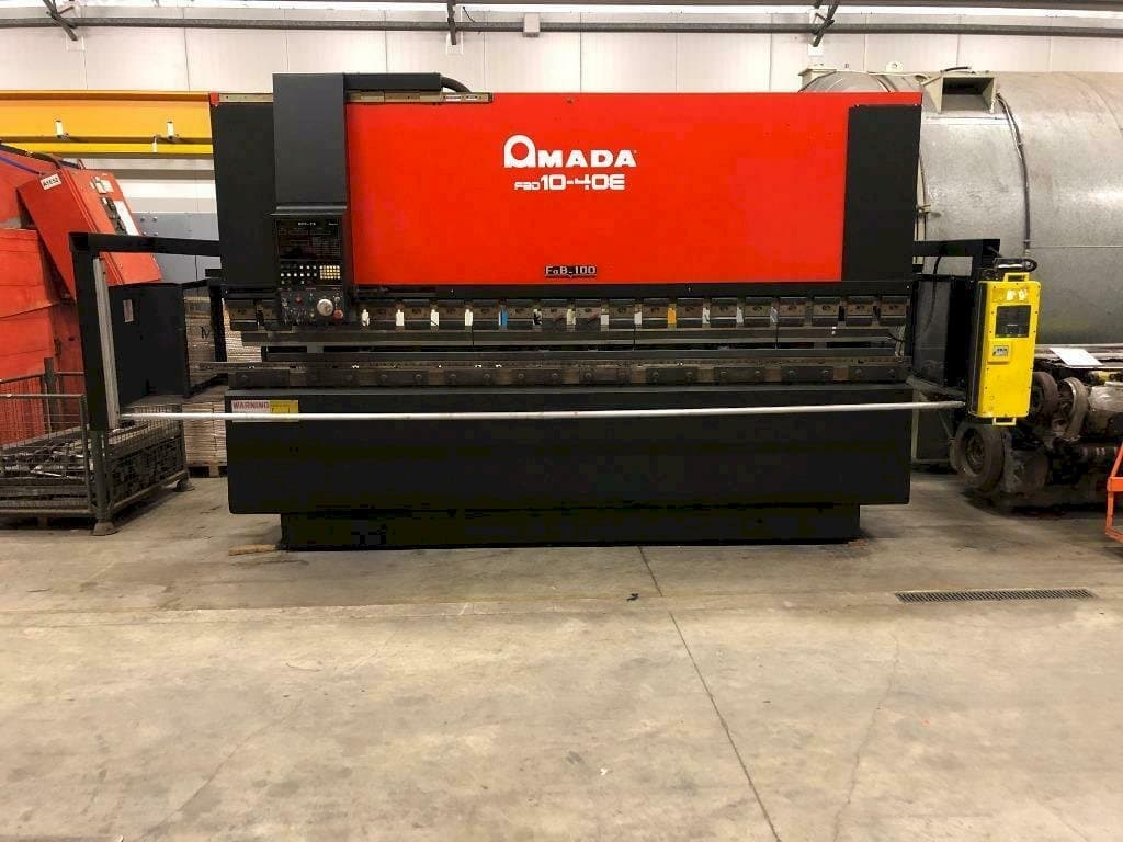 Masina AMADA 10-40E eestvaade