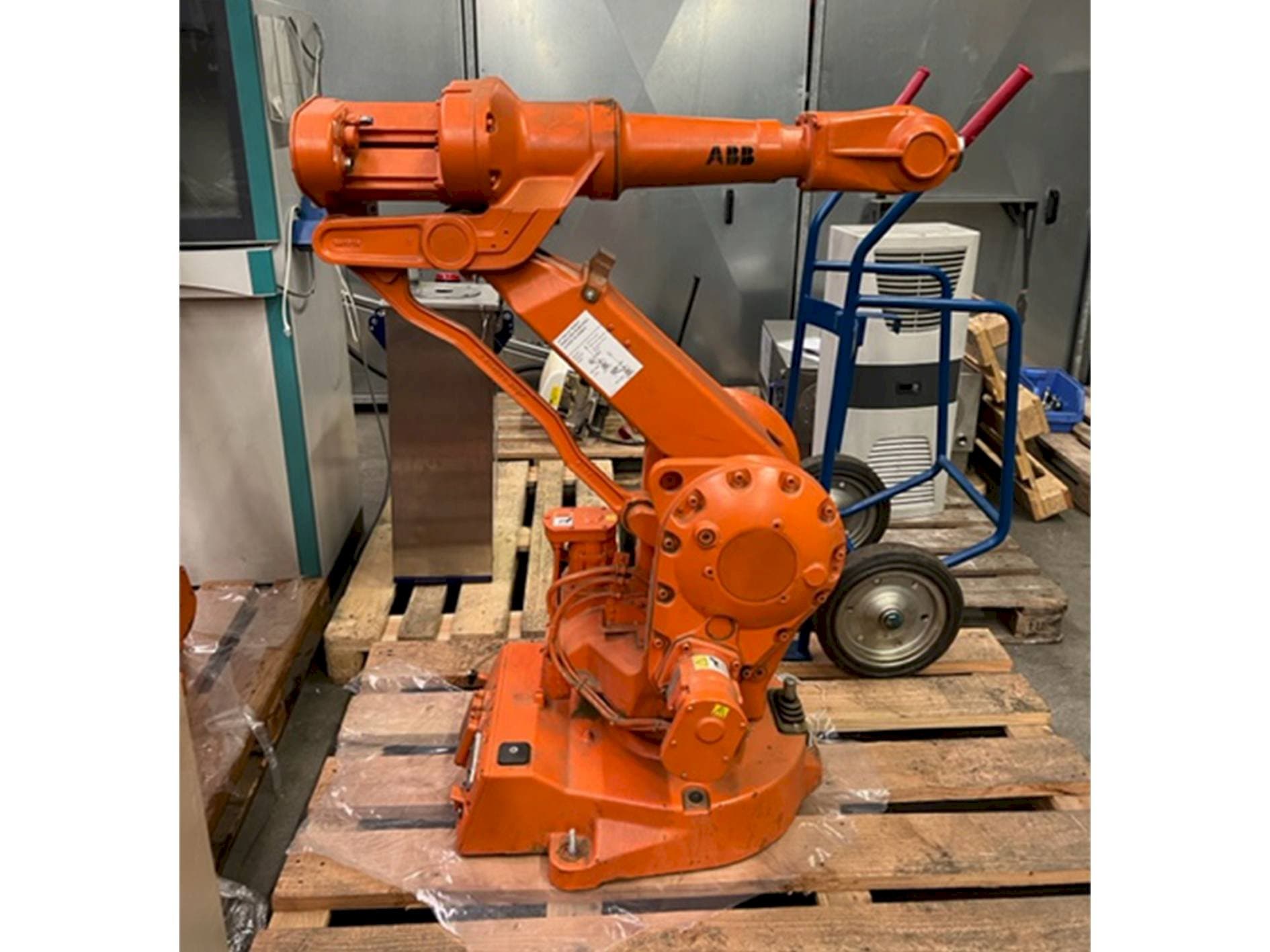 Masina ABB IRB 2400/16 M2000   eestvaade