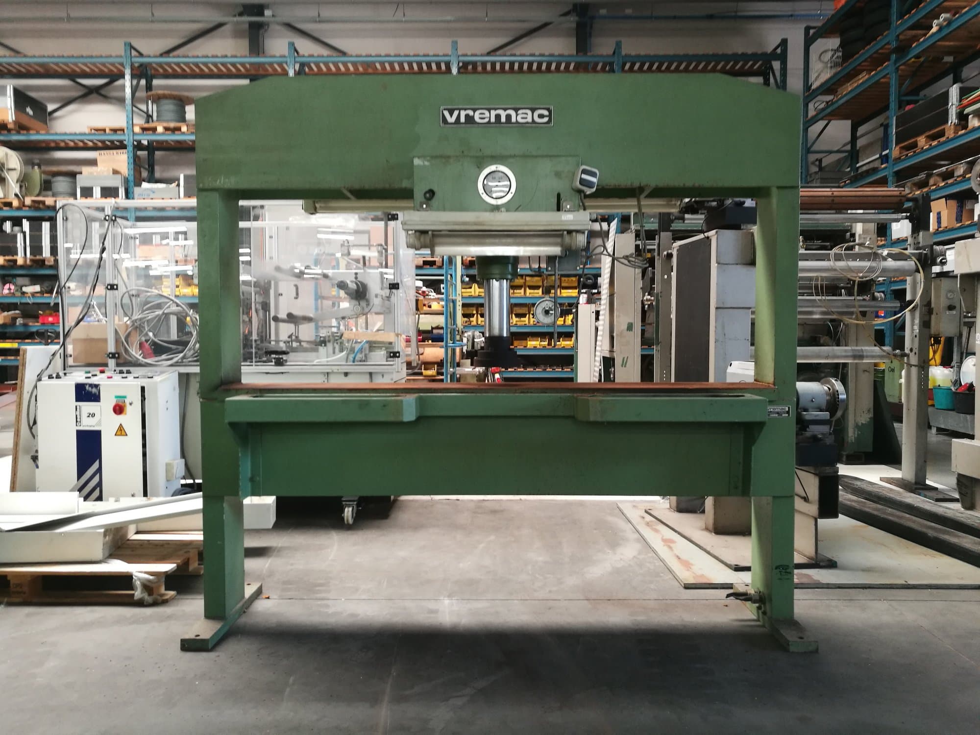 Masina Vremac Brugstans eestvaade