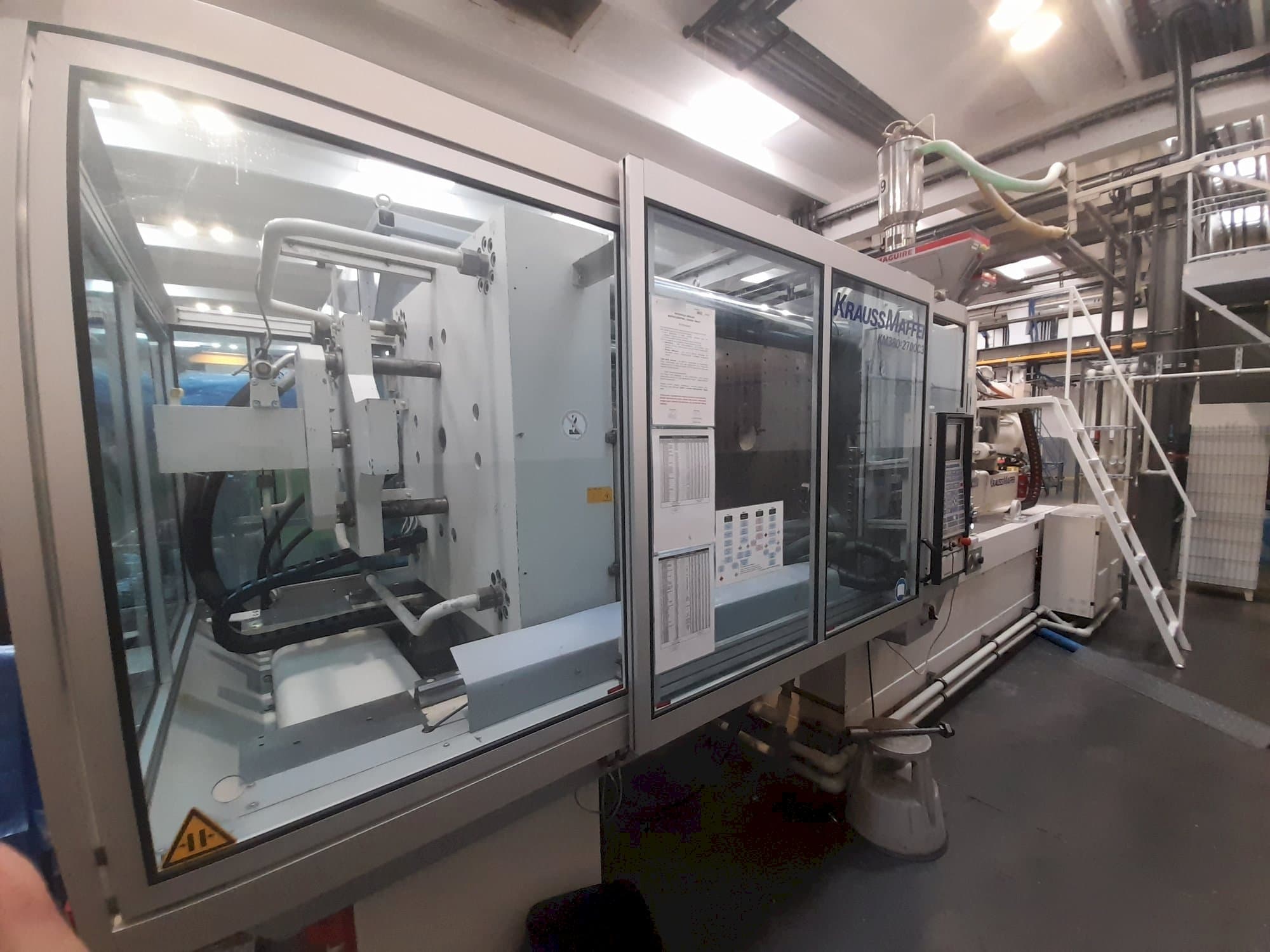 Masina Krauss Maffei 380-2700 C3 vasaku külje vaade