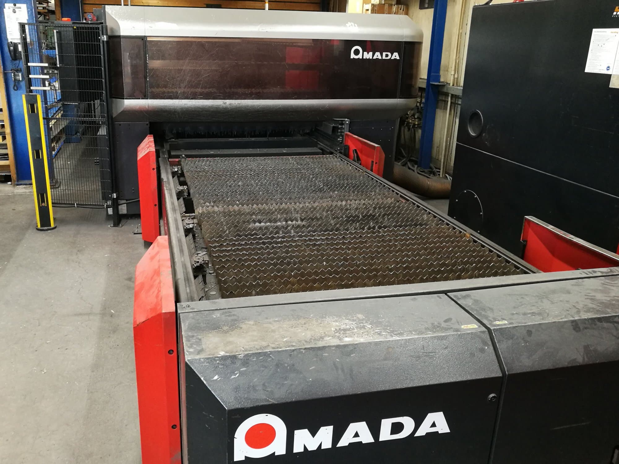 Masina AMADA LC 3015 X1 NT   eestvaade