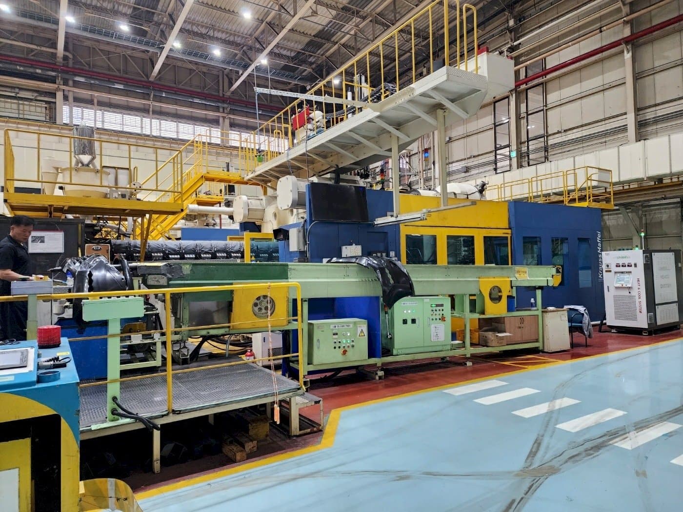 Masina Krauss Maffei 3200-24500 eestvaade