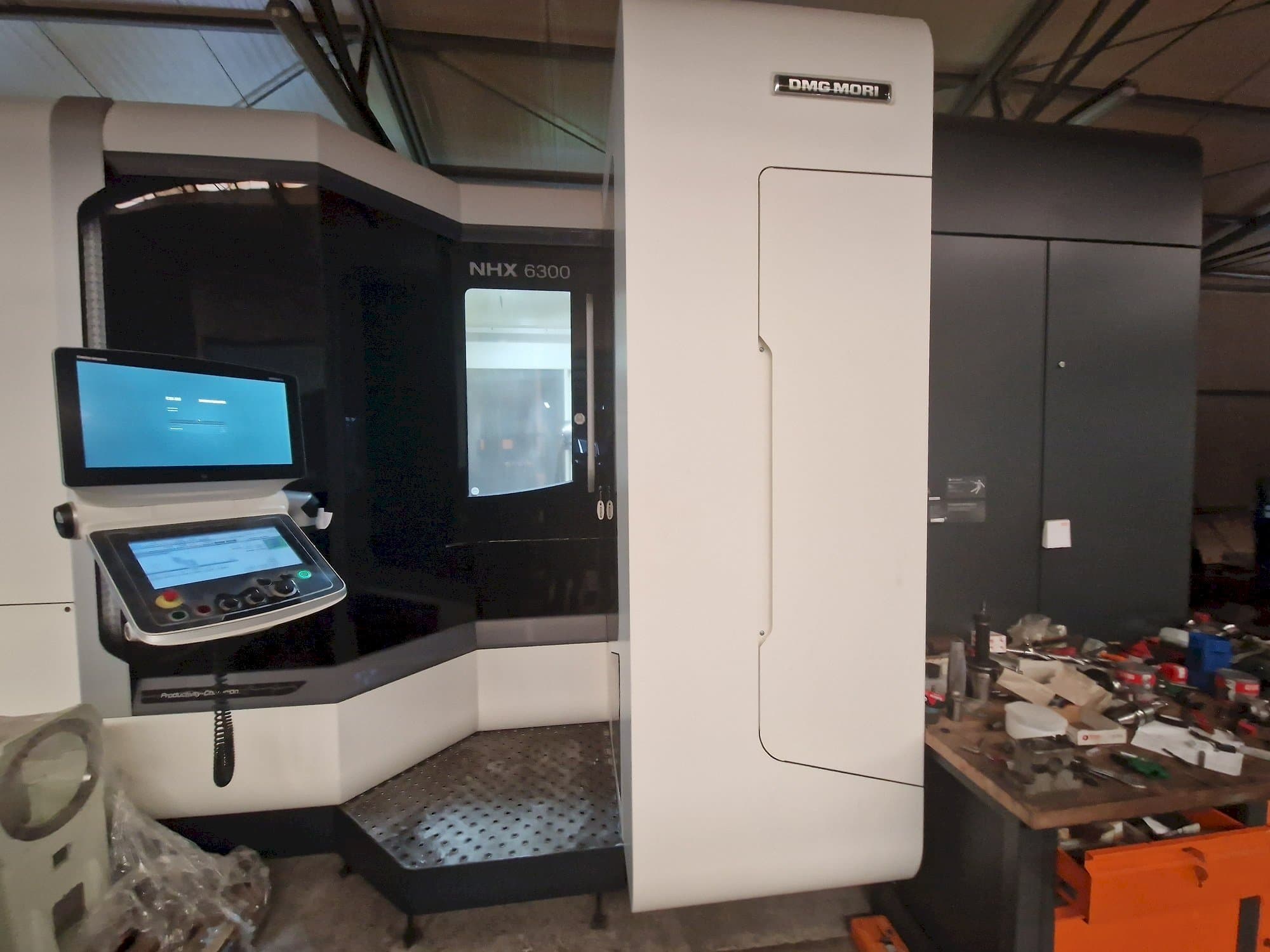 Masina DMG MORI NHX6300 eestvaade