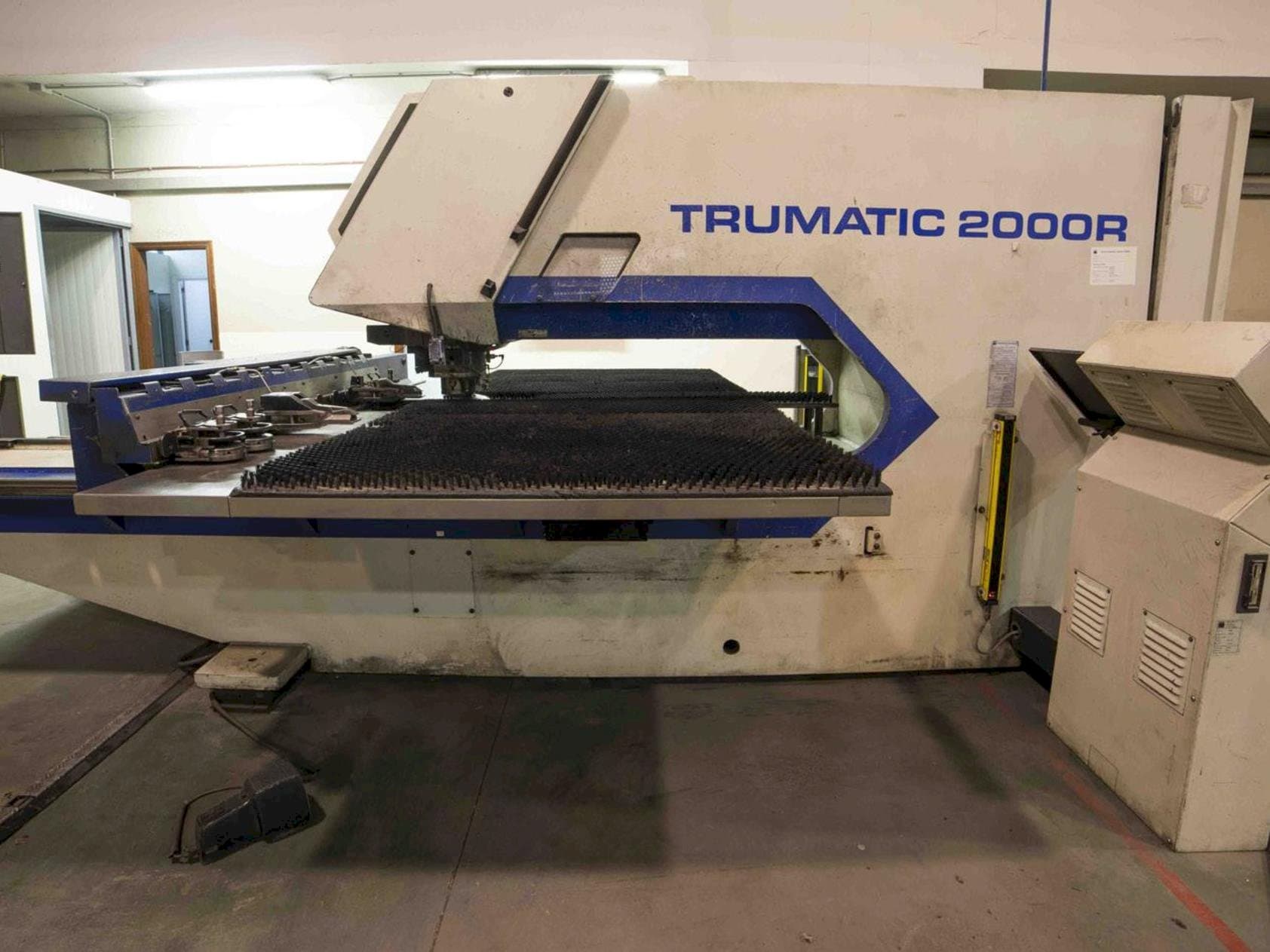 Masina Trumpf Trumatic 2000R eestvaade