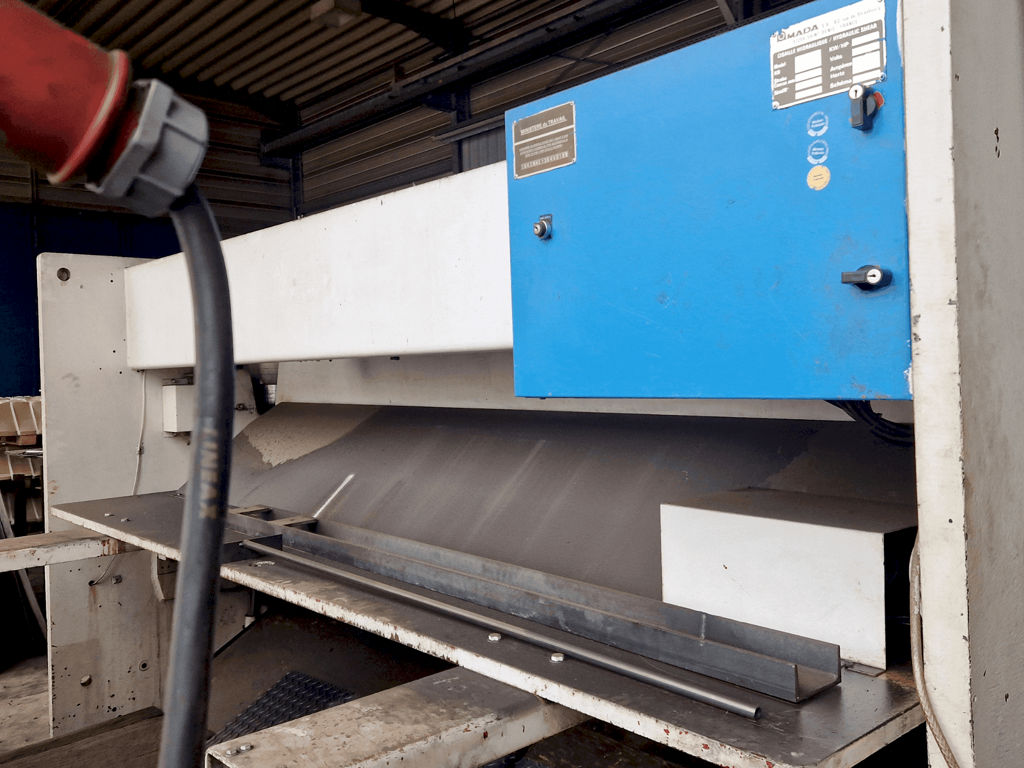 Masina AMADA GPN1 30 eestvaade